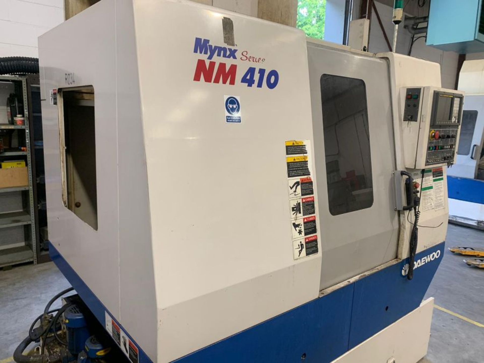 Daewoo Mynx NM410 CNC machining centre (2005) - Image 2 of 6