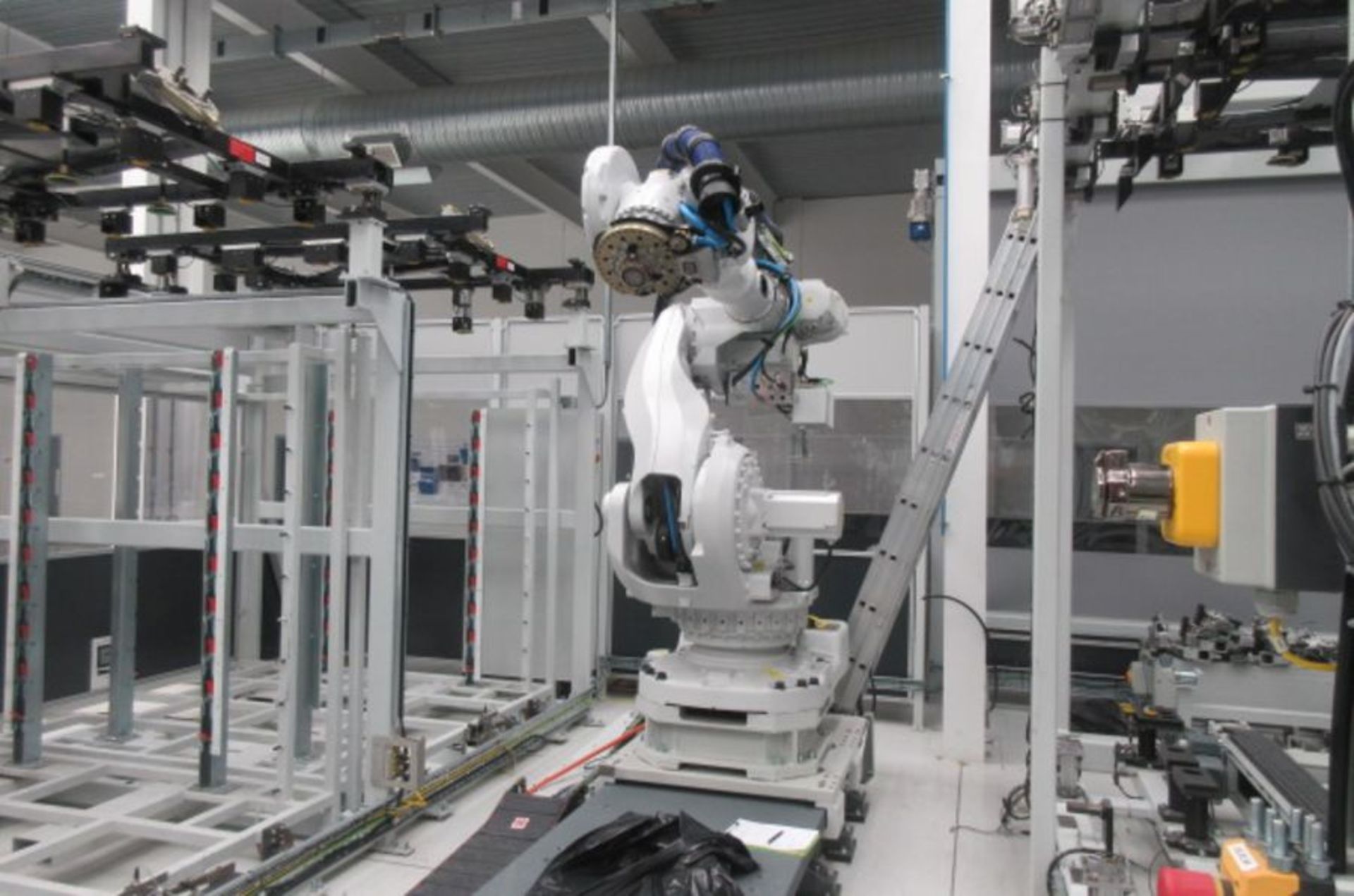 ABB IRB7600-104982 325KG payload 6 axis robot arm (2019) - Image 2 of 6