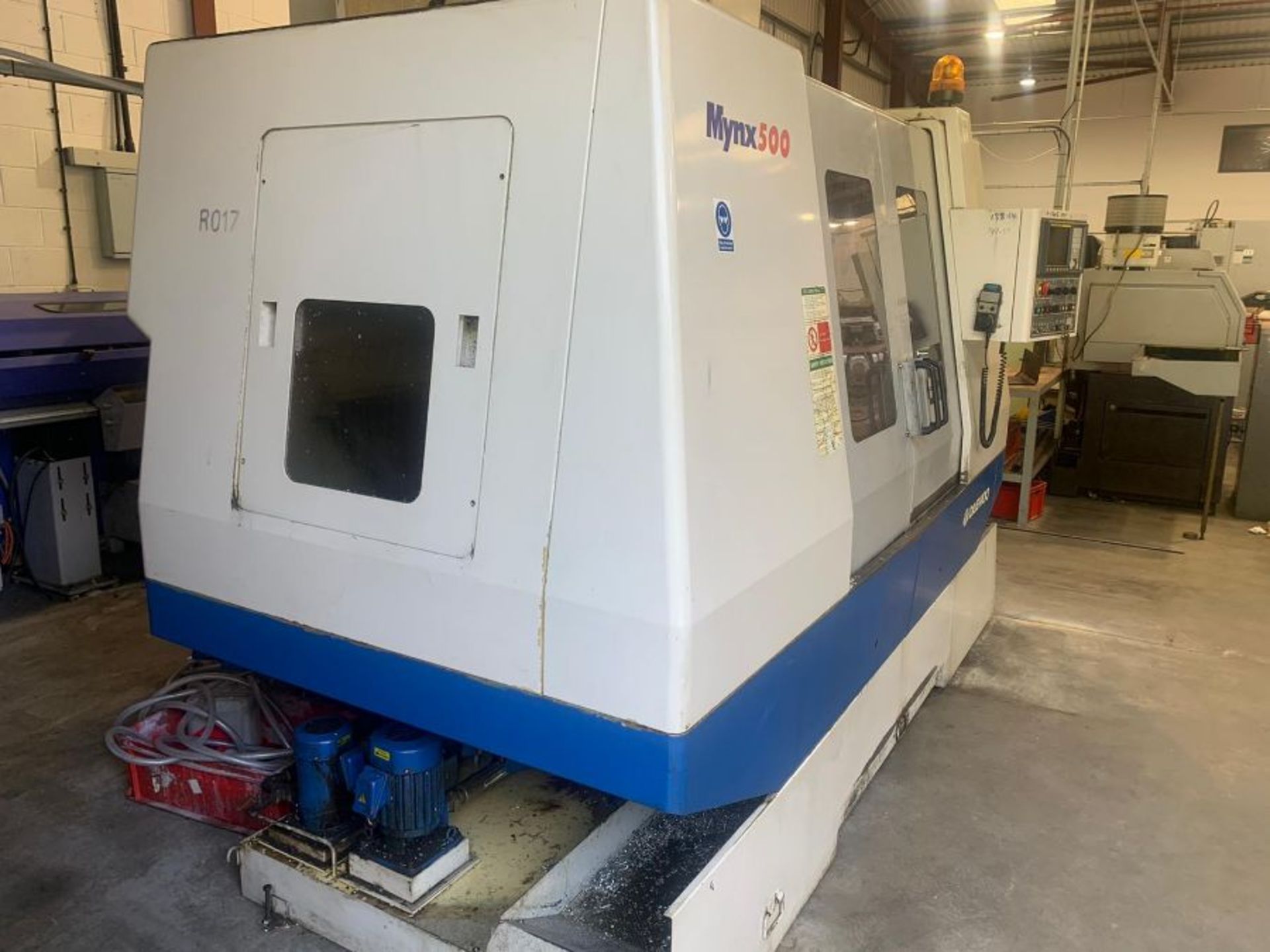 Daewoo Mynx-500 CNC machining centre (2000) - Image 2 of 8