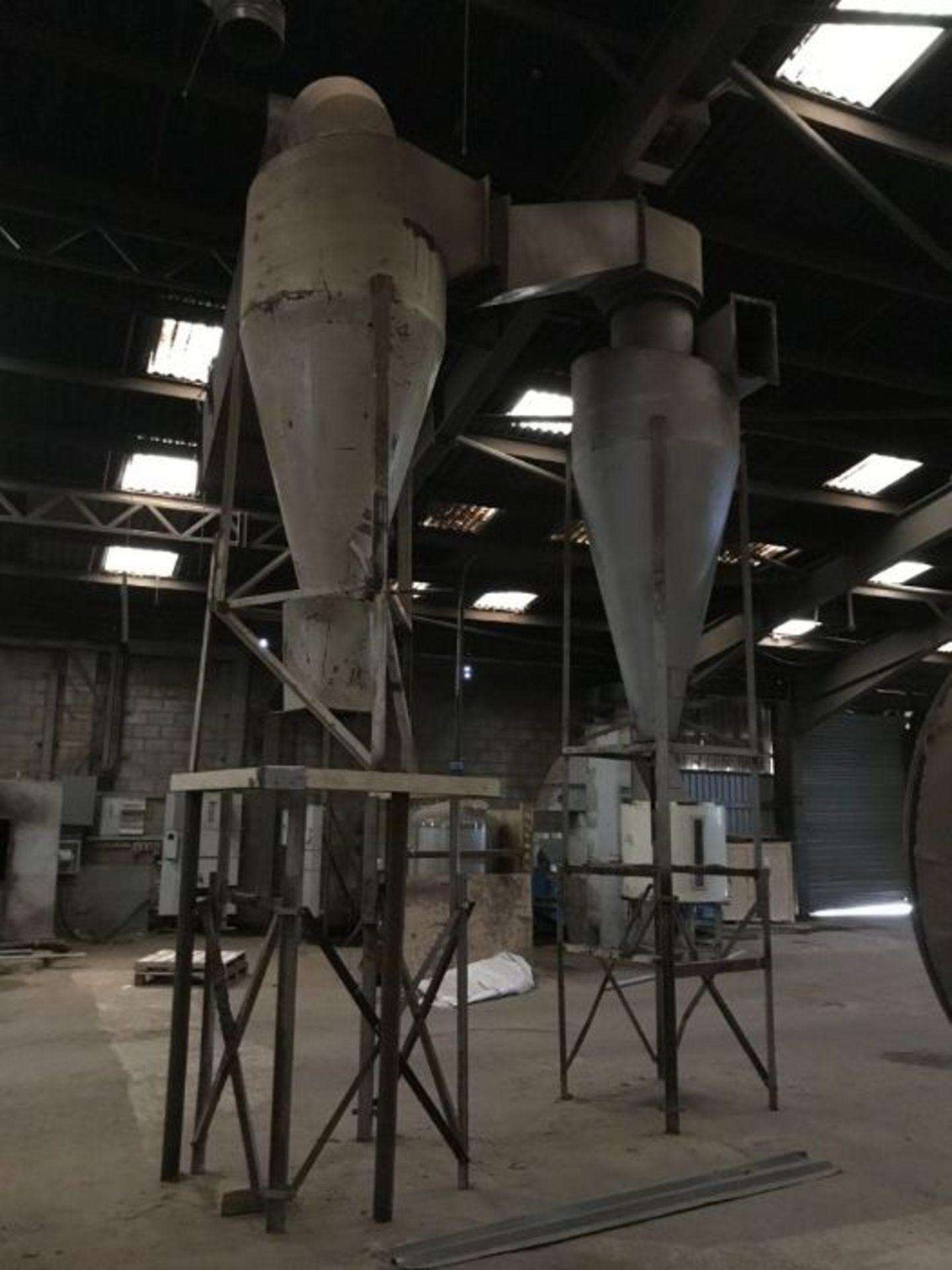 conical bottom hoppers - Image 2 of 2