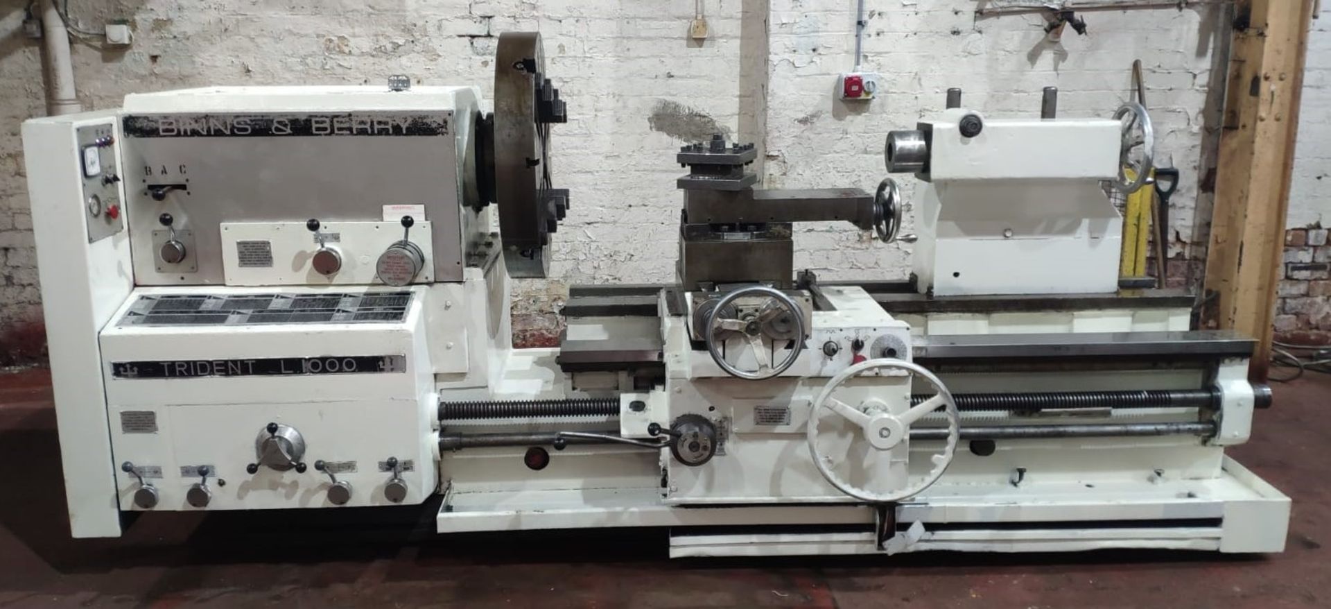 Binns and Berry Trident L1000 Gap Bed Lathe - Image 3 of 11