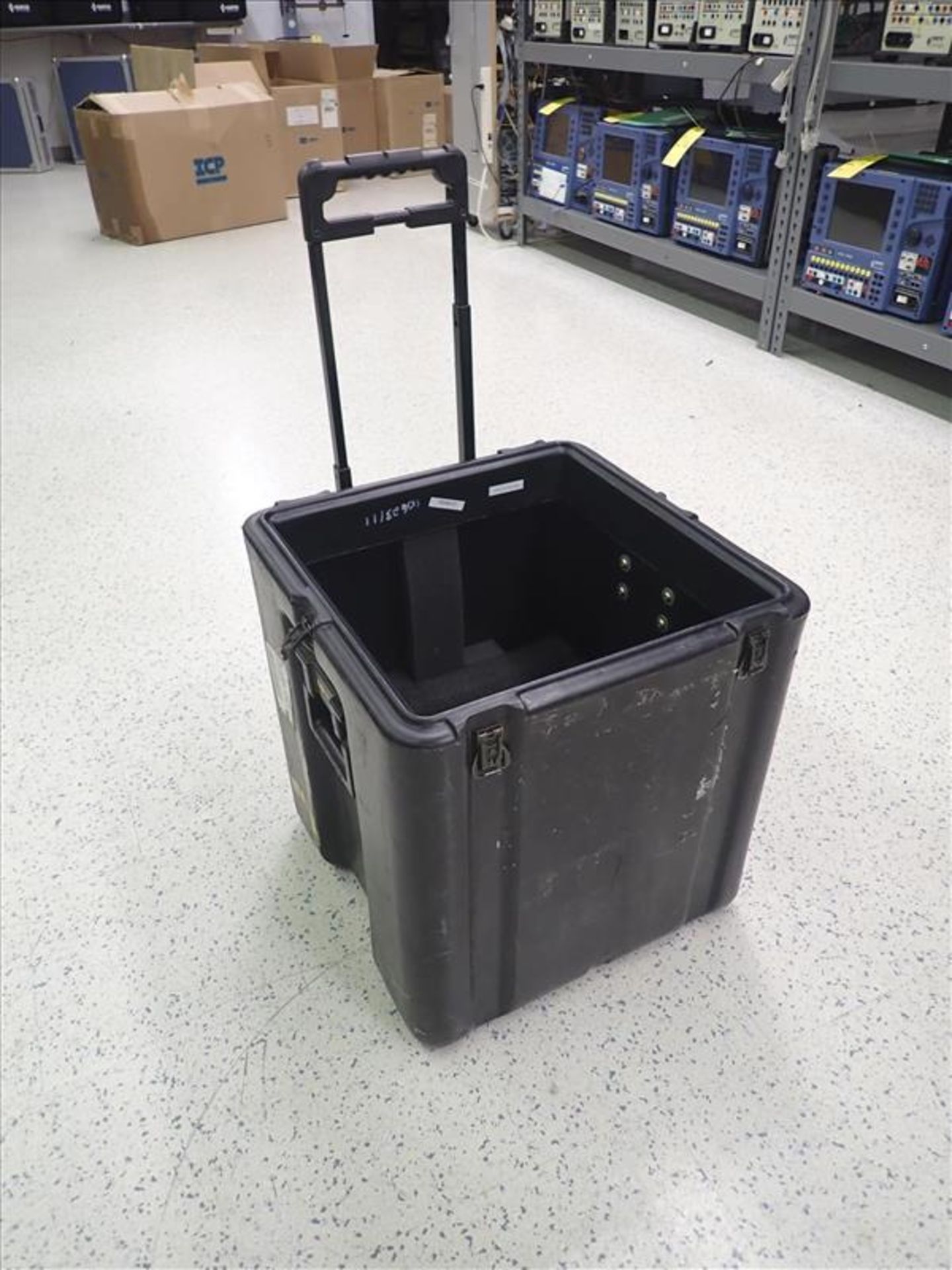 Hardigg Pelican Hard Case, approx. 16 in. x 16 in. x 18 in. deep, rolling - Image 2 of 3