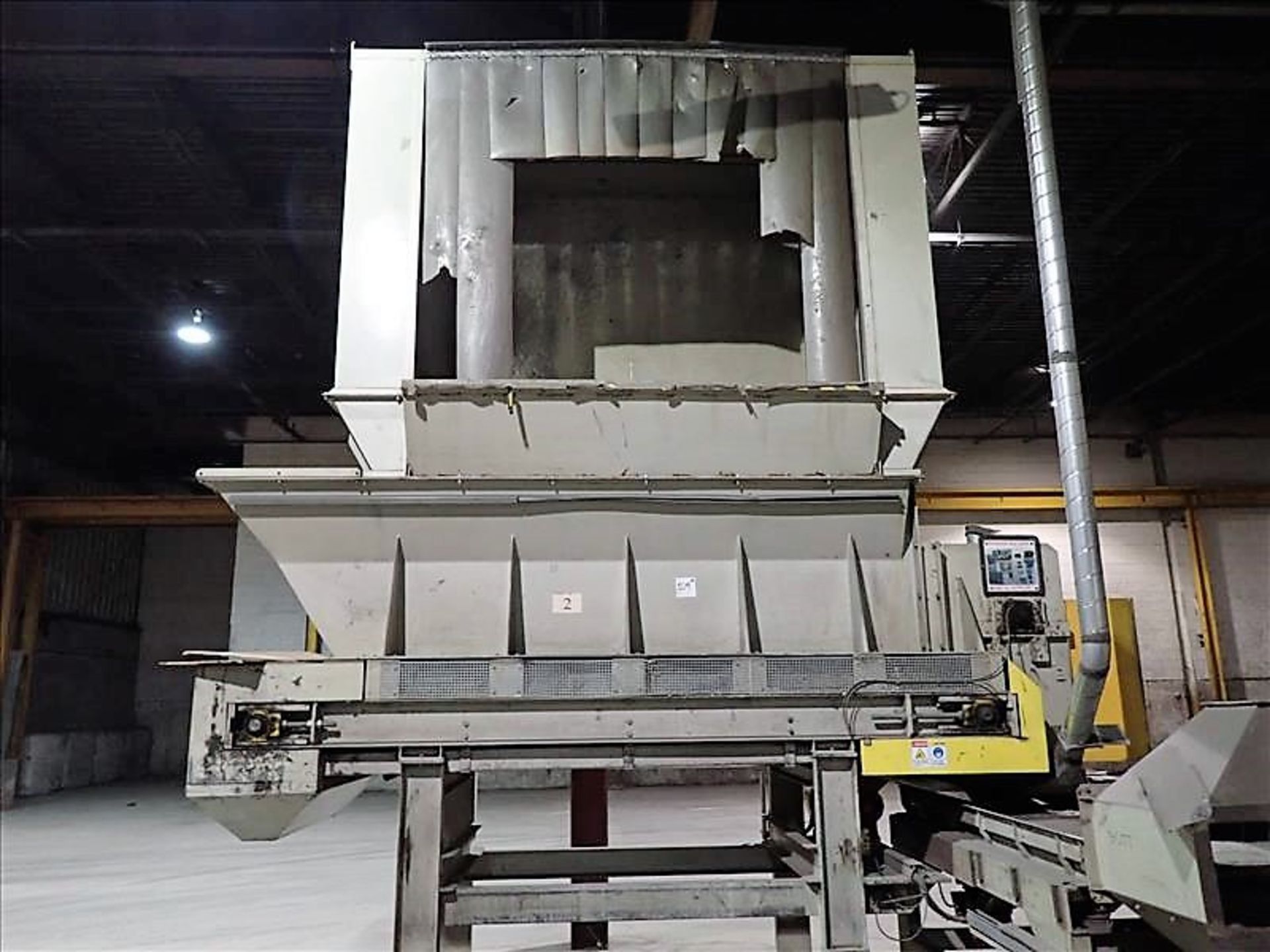 Hopper w/ conveyor/agitator, approx. 32" x 12' (Subject to confirmation. The winner will be