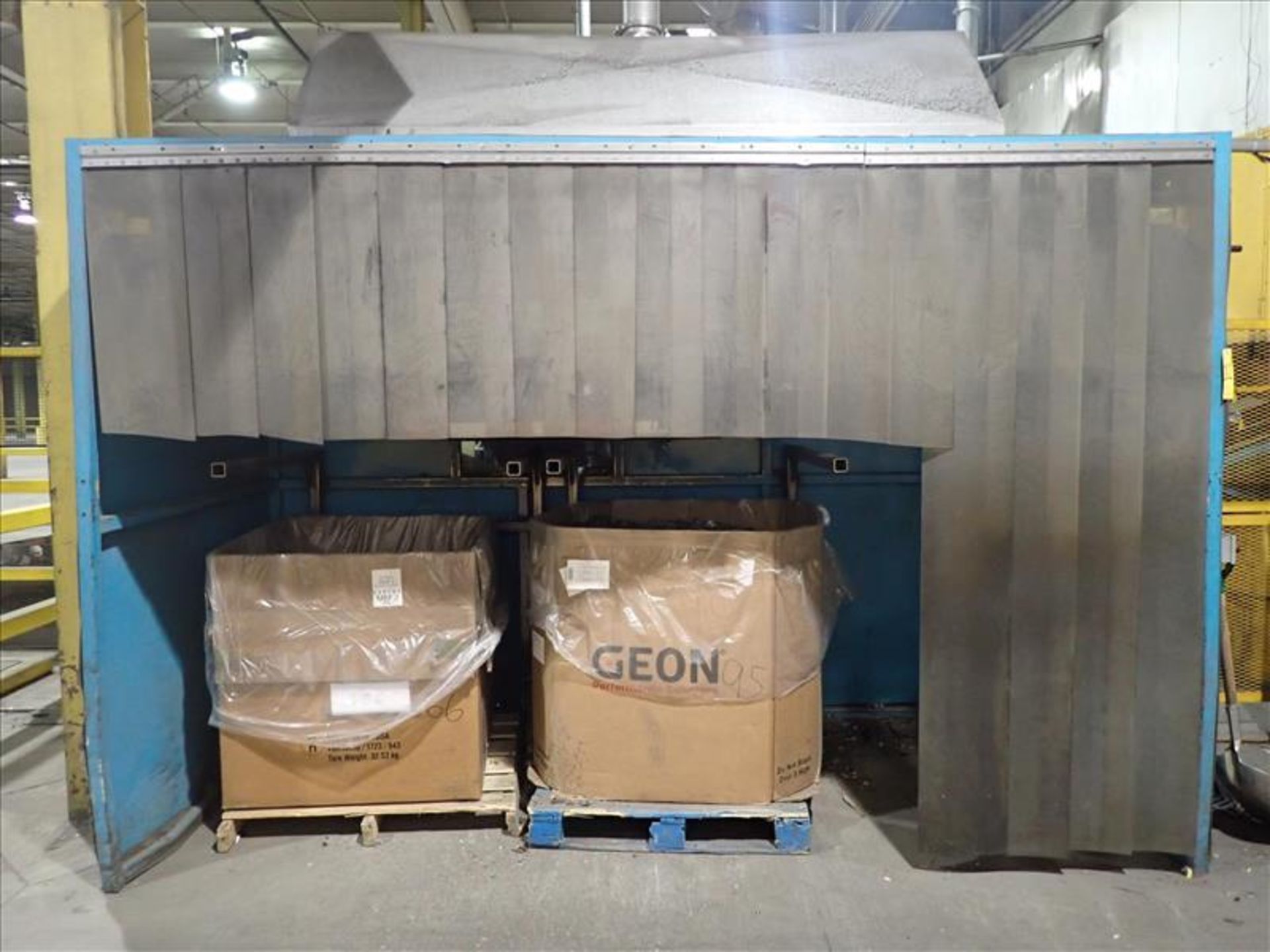 Loading booth, approx. 5' x 12' c/w directional belt conveyor, approx. 27 inch x 4 feet (Subject