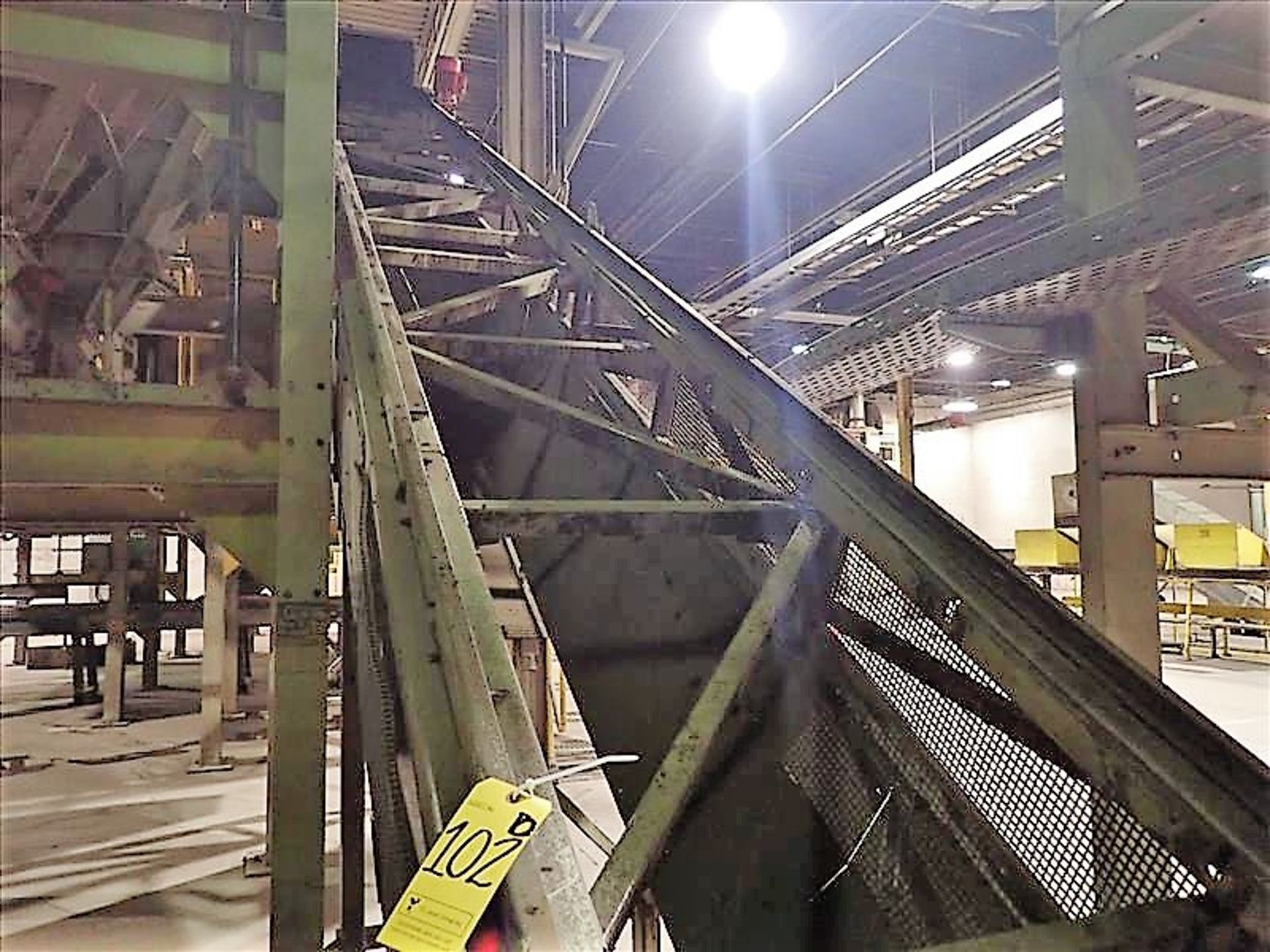 Inclined conveyor, approx. 32" x 32', power (no belt) (Subject to confirmation. The winner will be - Image 2 of 2