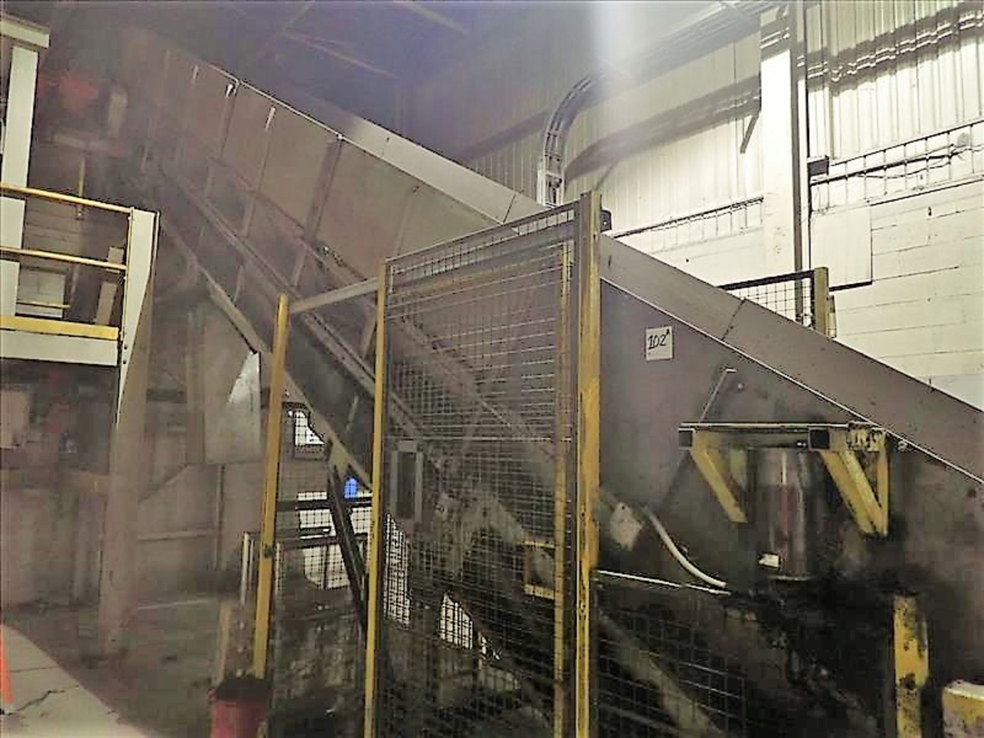 Inclined infeed conveyor, approx. 40" x 60', power, fluted belt (Subject to confirmation. The winner