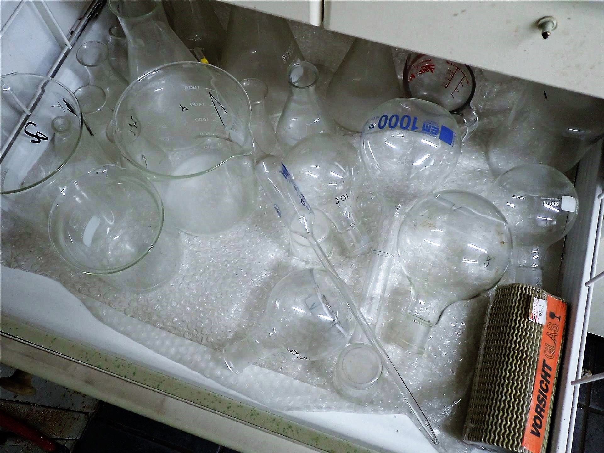 large qty. of misc. glass labware and consumables throughout lab - Image 4 of 10