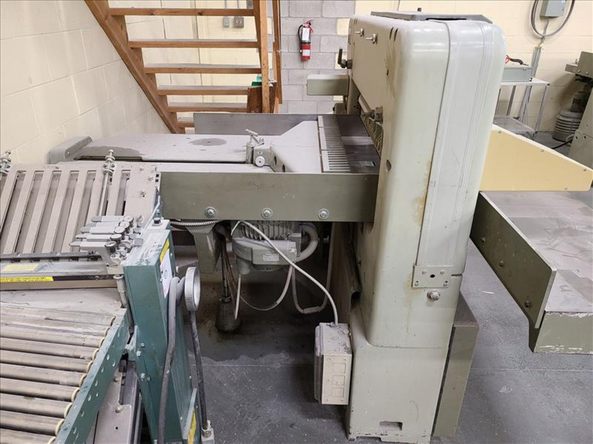 Polar Mohr Guillotine, model 92EM, S/N. 5611525, w/ 3' infeed, 220V, 19.5 amps, 3 Phase - Bild 2 aus 3