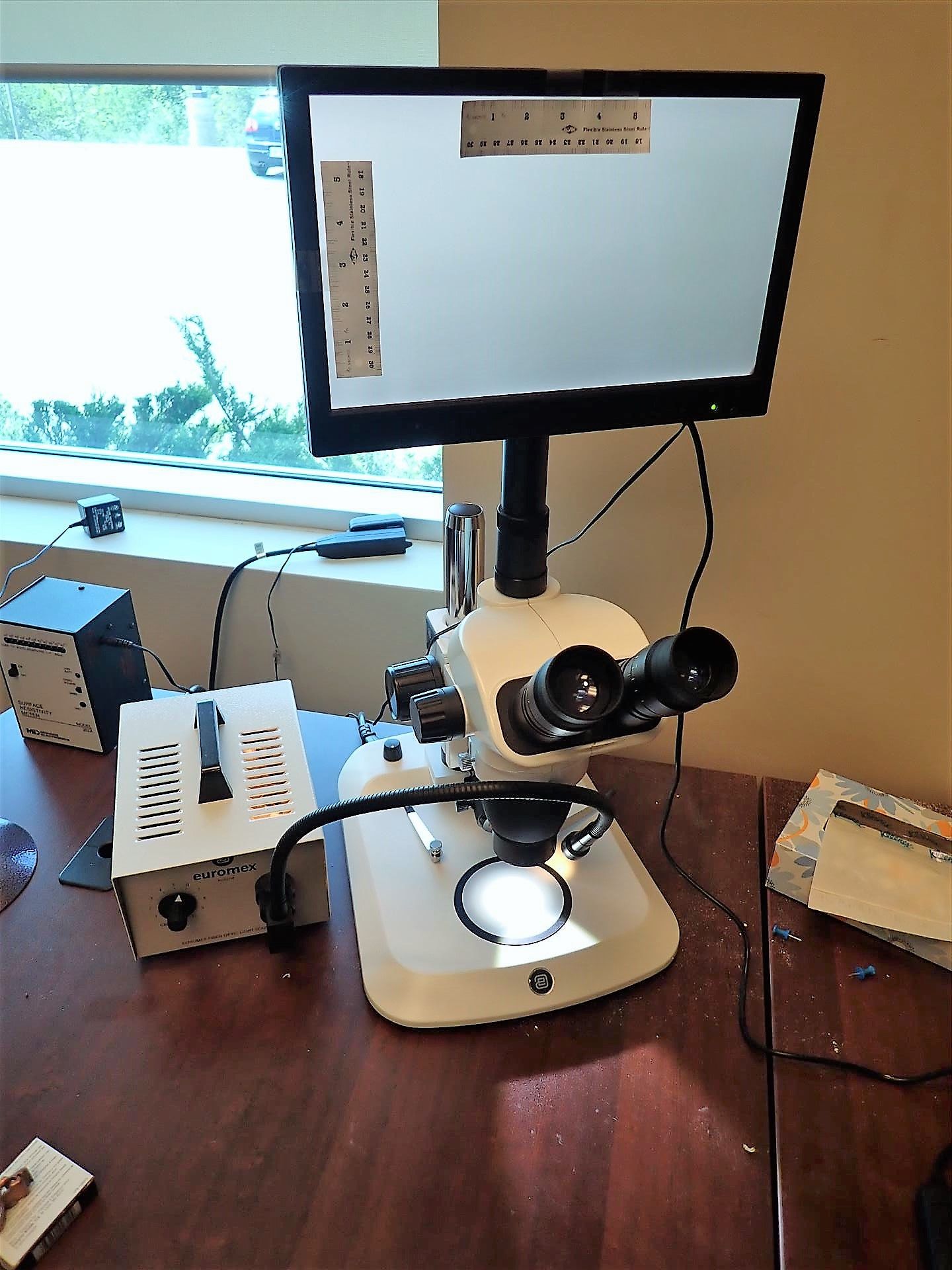 EuroMax microscope c/w light source - Image 2 of 3