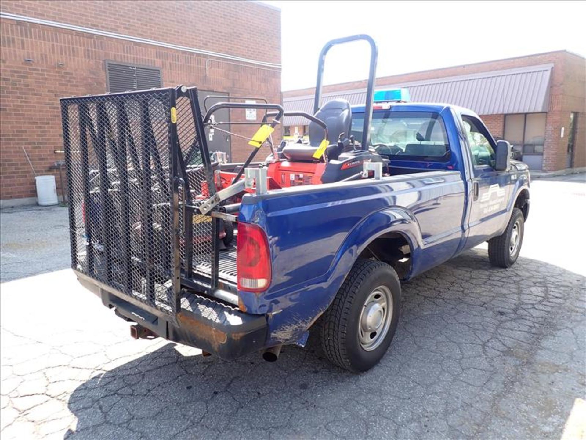 2012 Ford F-250 SD Super Duty XL Pick Up Truck, 83230 km, 6.2L engine, 4WD, automatic transmission - Image 4 of 11