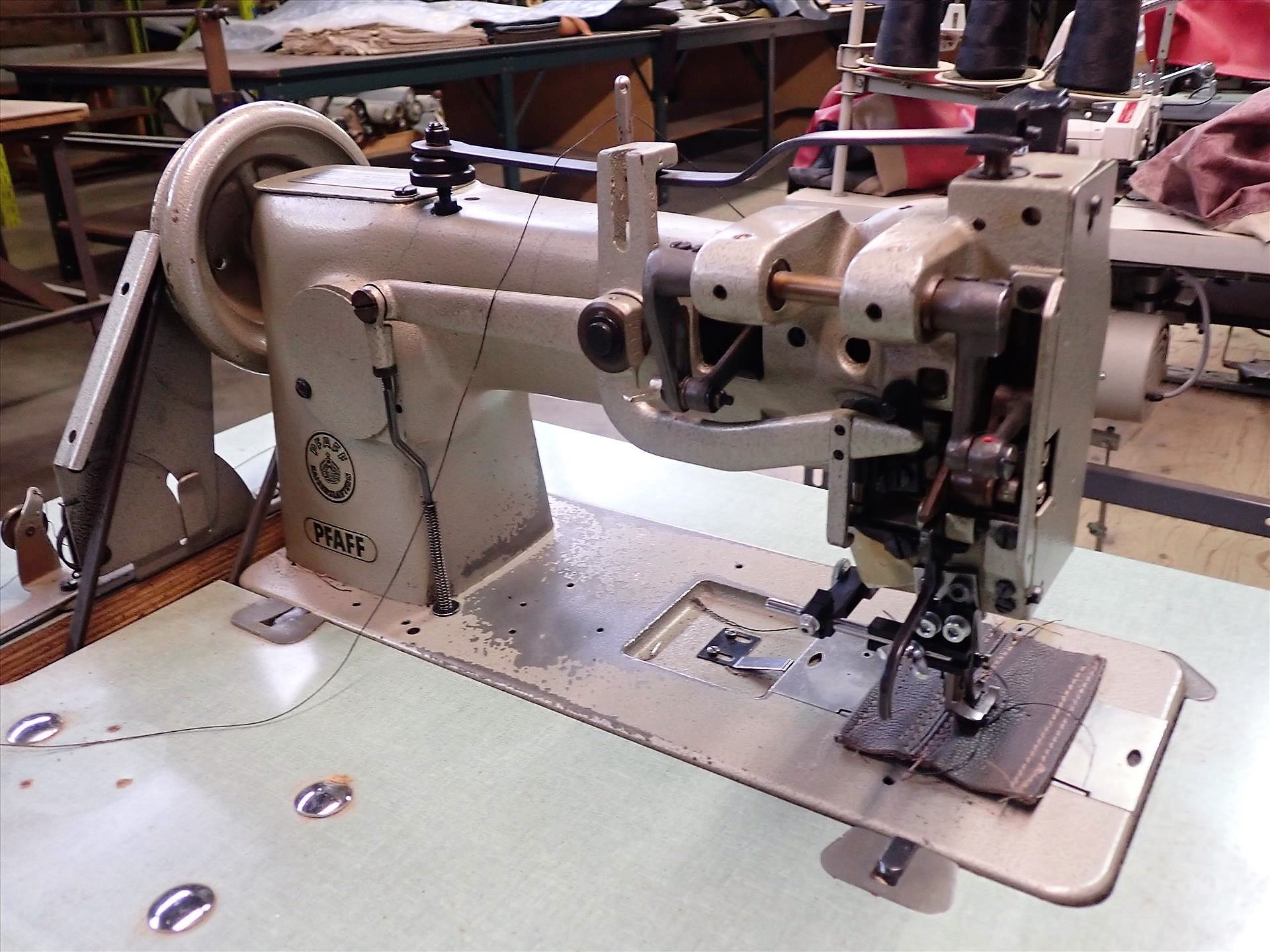 Pfaff industrial sewing machine, mod. 545-H3-6/01-CLMN, S/N 572351, 10 in. throat, 1/2 hp c/w 20 in. - Image 3 of 6