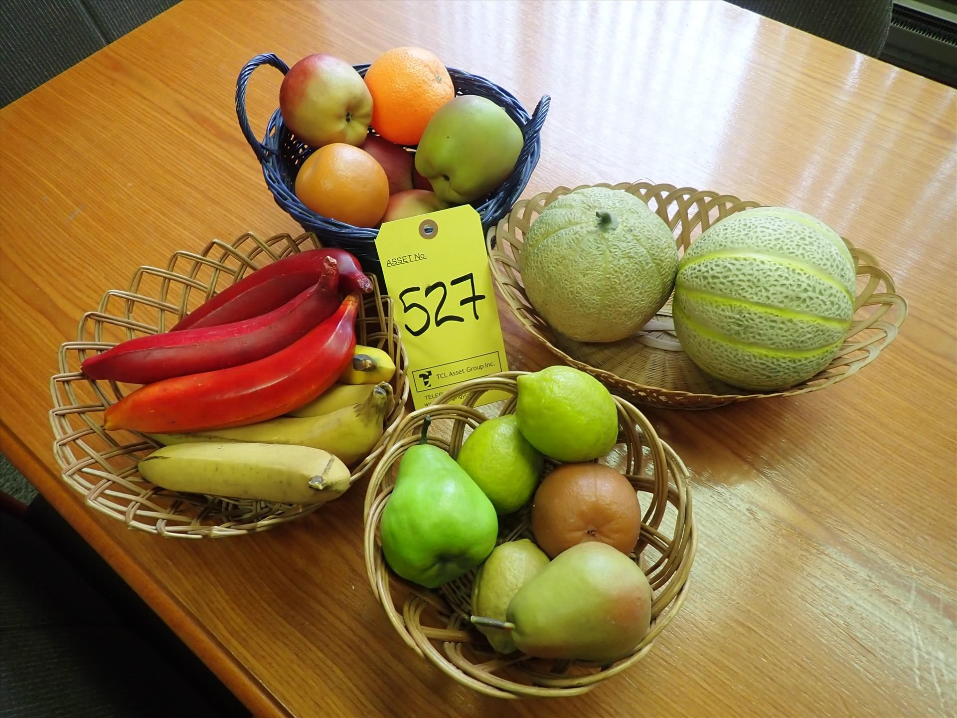 Vintage Collectible: decorative fruit baskets