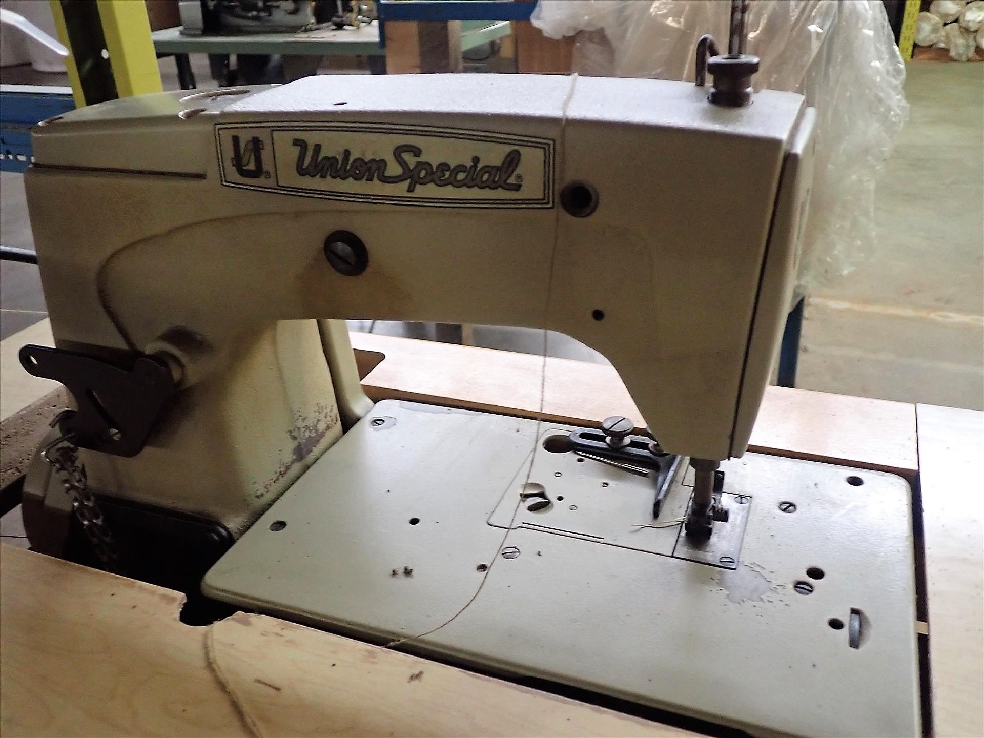 UnionSpecial industrial sewing machine, mod. 56300AU, 8 in. throat, 1/2 hp c/w 20 in. x 48 in. - Image 3 of 5