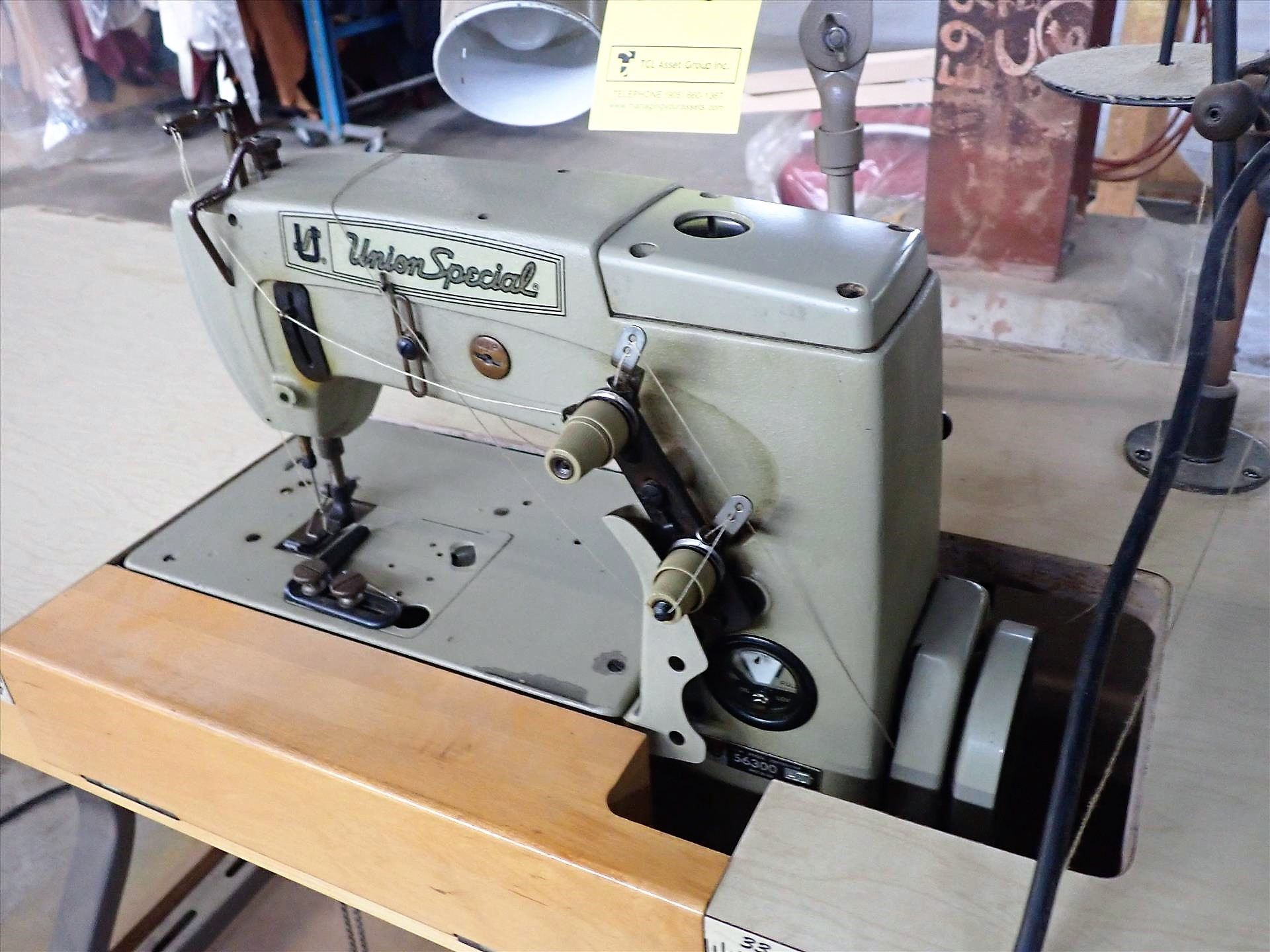 UnionSpecial industrial sewing machine, mod. 56300AU, 8 in. throat, 1/2 hp c/w 20 in. x 48 in. - Image 2 of 5