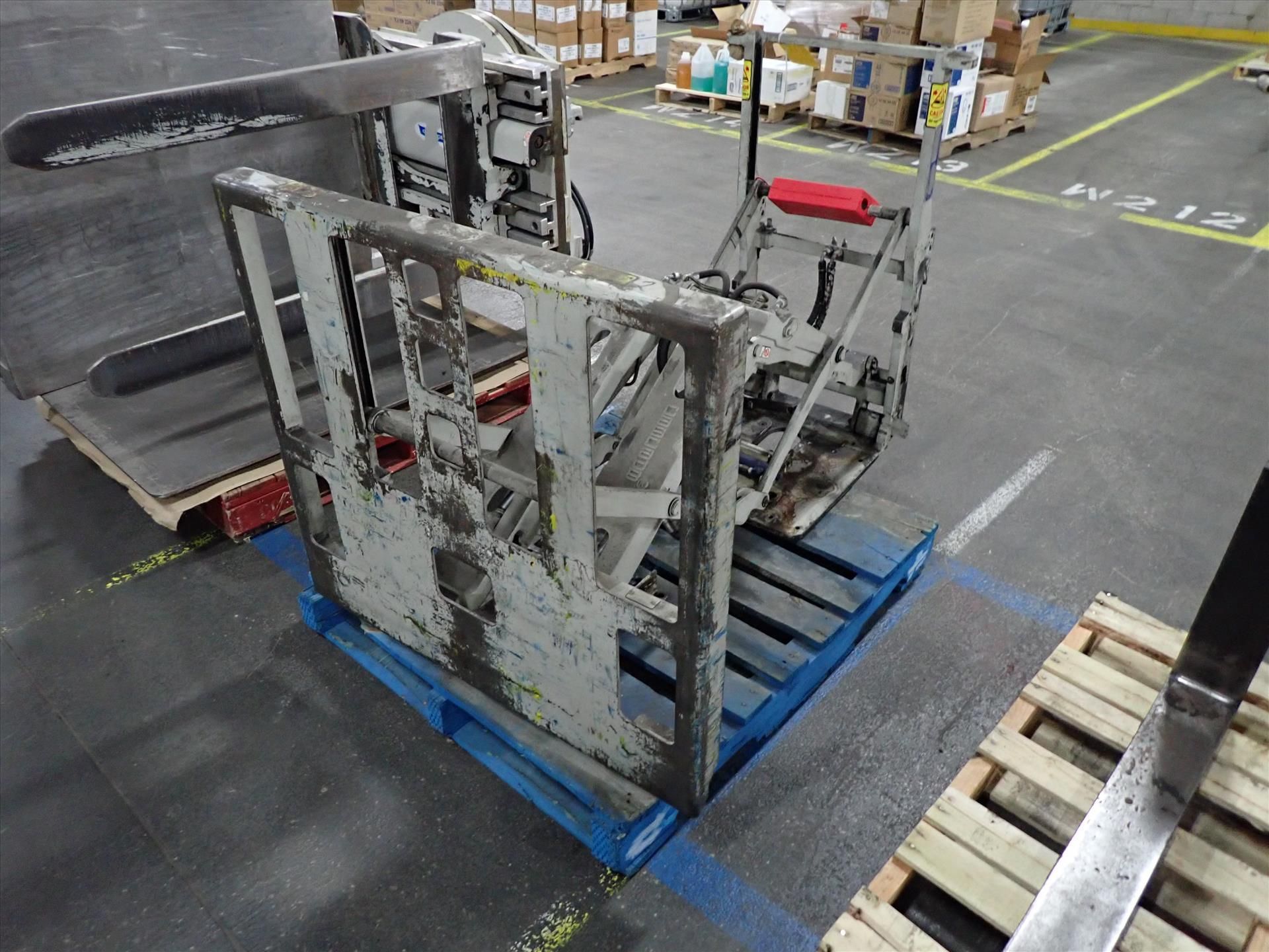 Cascade sheeter fork lift attachment, mod. 45E-QB-065, S/N 45E-QB-065-00007, 1500 lbs. cap. [ - Image 2 of 3