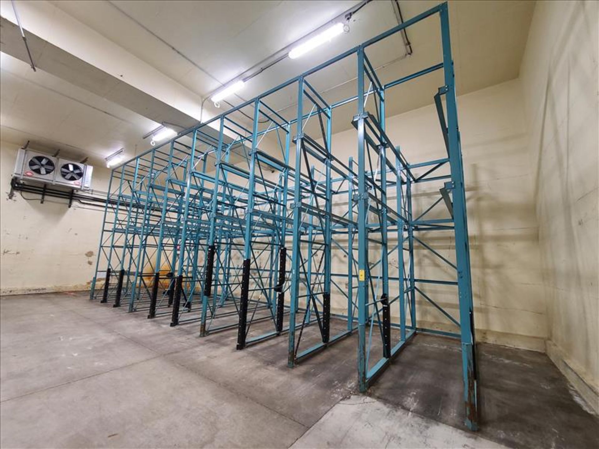 [LOT] 10 section drive in pallet rack, 16' x 50"w (11) upright, 189" x 50"w (11) upright, 12'9" rail - Image 2 of 4