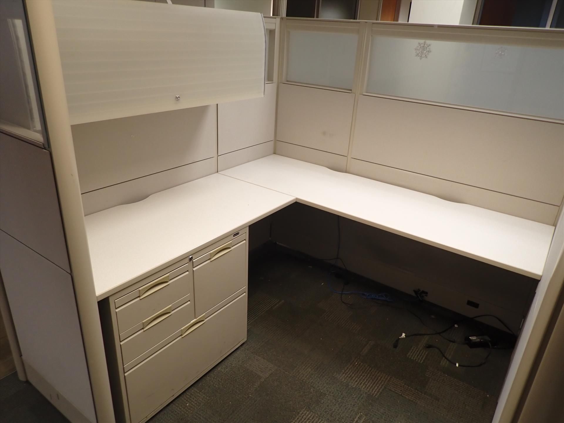 [LOT] (8 stn.) cubicles (no chairs) [Office Area] - Image 2 of 5