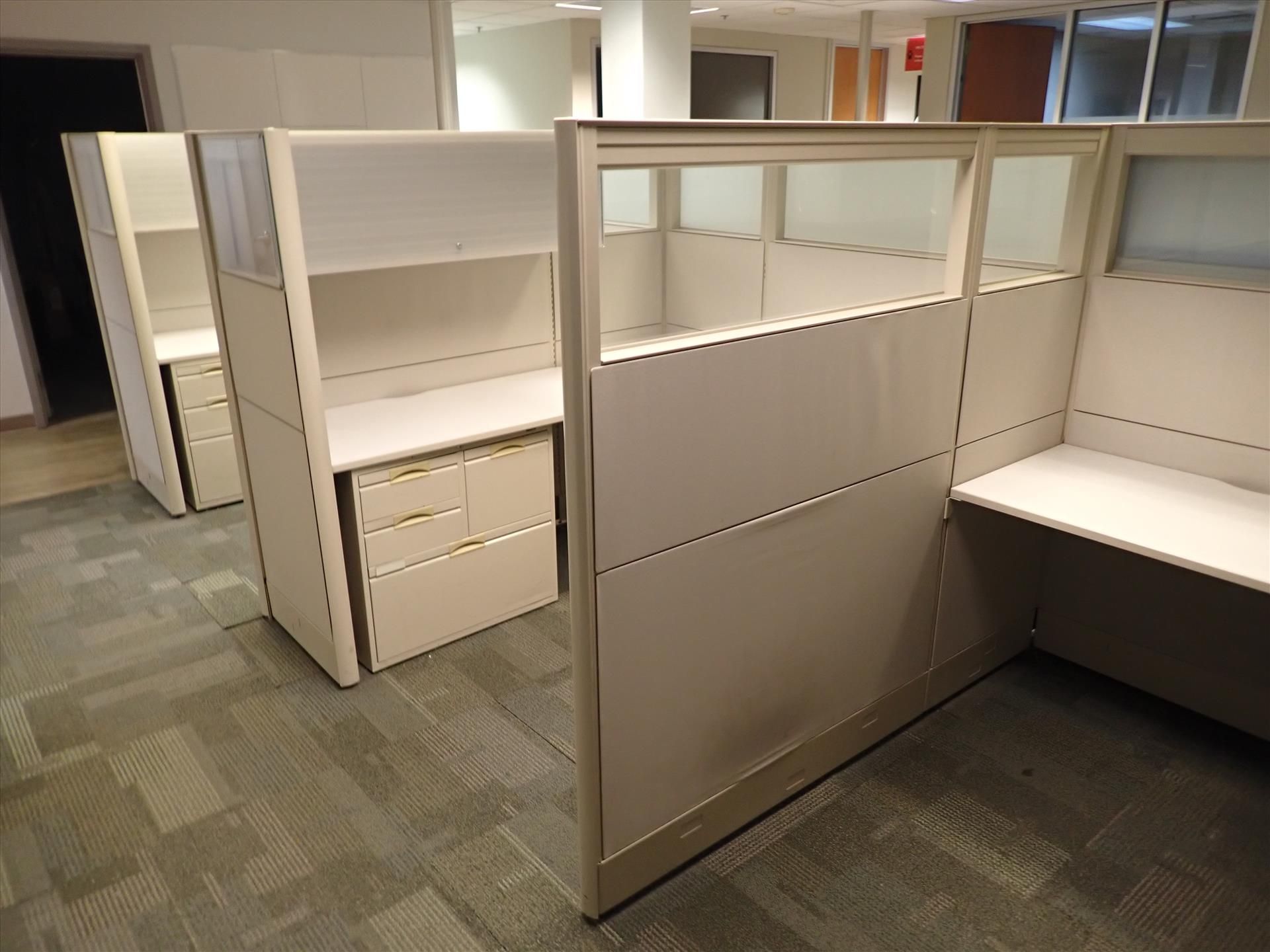 [LOT] (8 stn.) cubicles (no chairs) [Office Area]