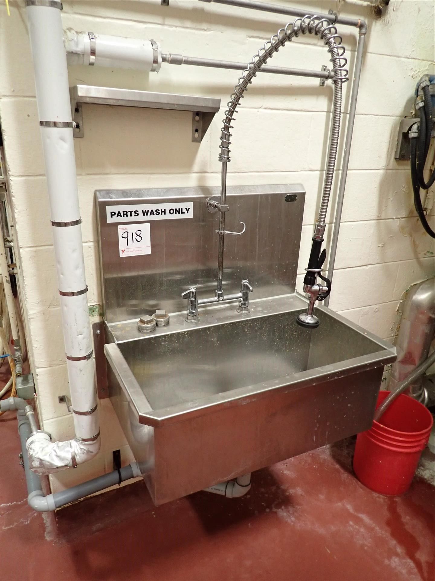 s/s sink, 22" x 32" [Meat Grinding Area]