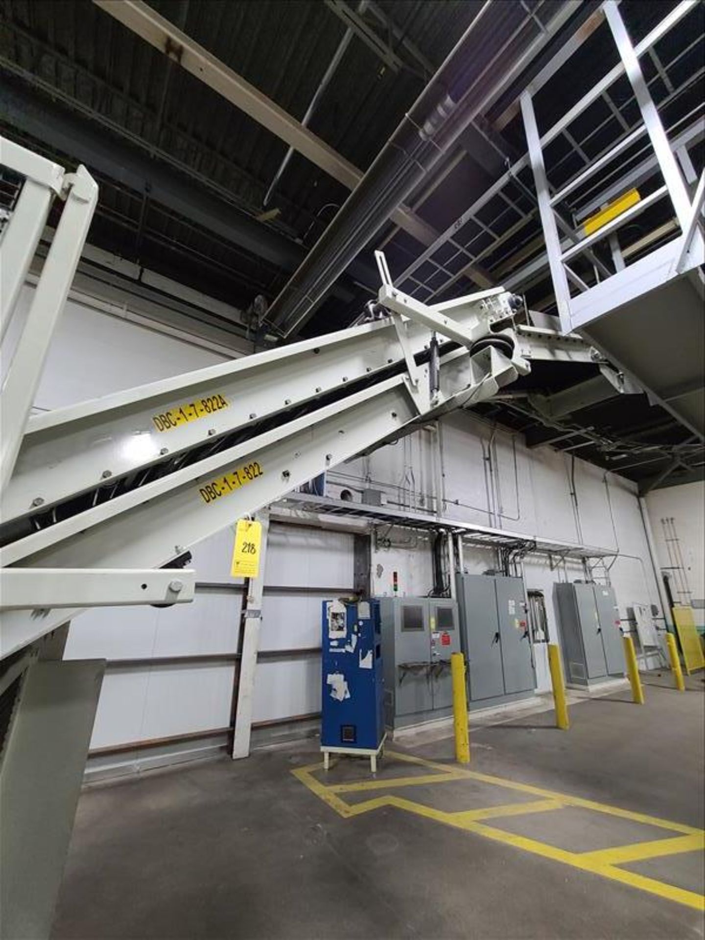 Power roller belt conveyor to robot palletizer, 310'l x 24"w [Packaging Line 8] - Image 7 of 7