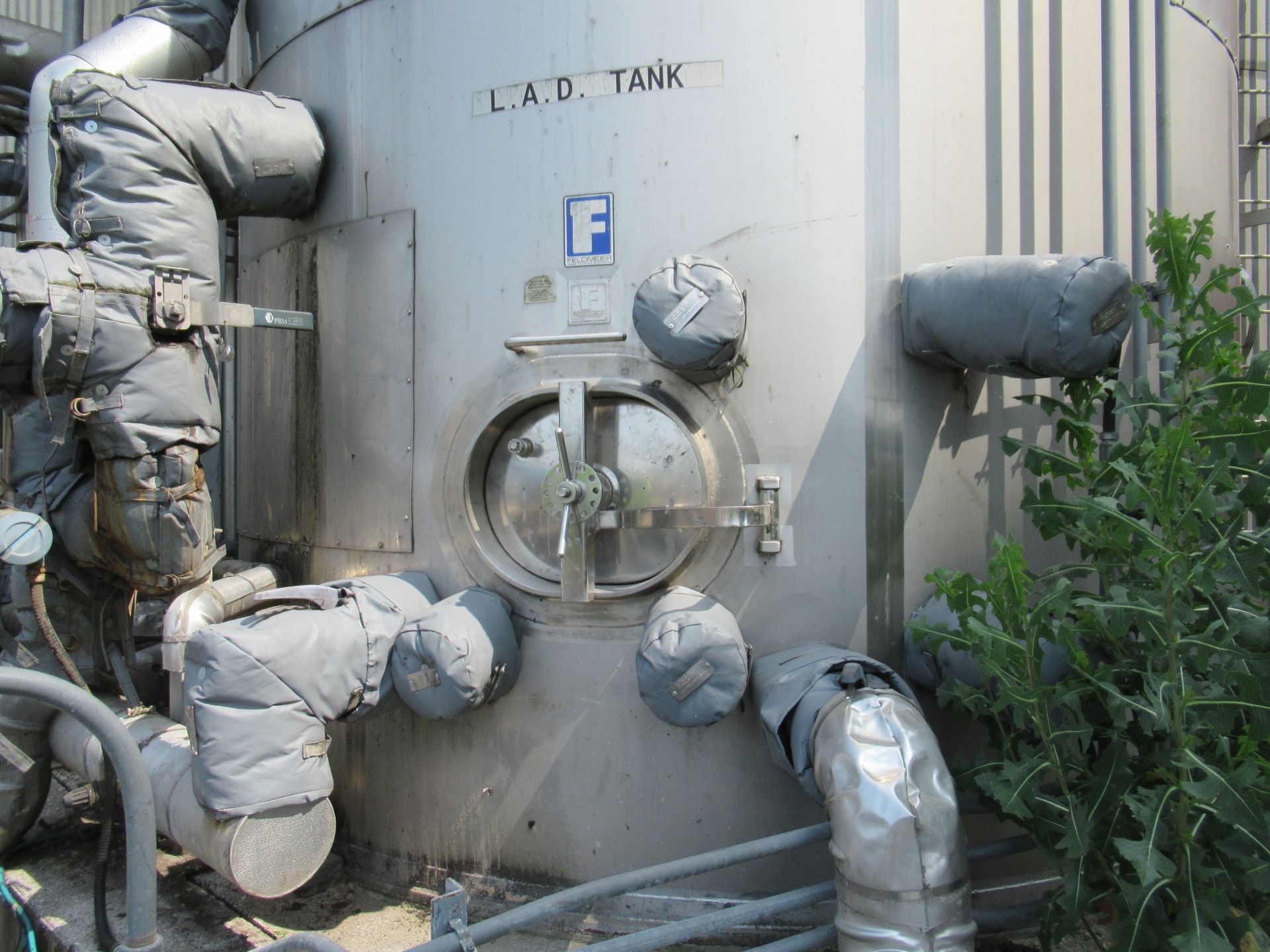 Feldmeir vertical stainless silo with top mount agitator, manway door, 25'h x 118" diameter [Tank - Image 2 of 4