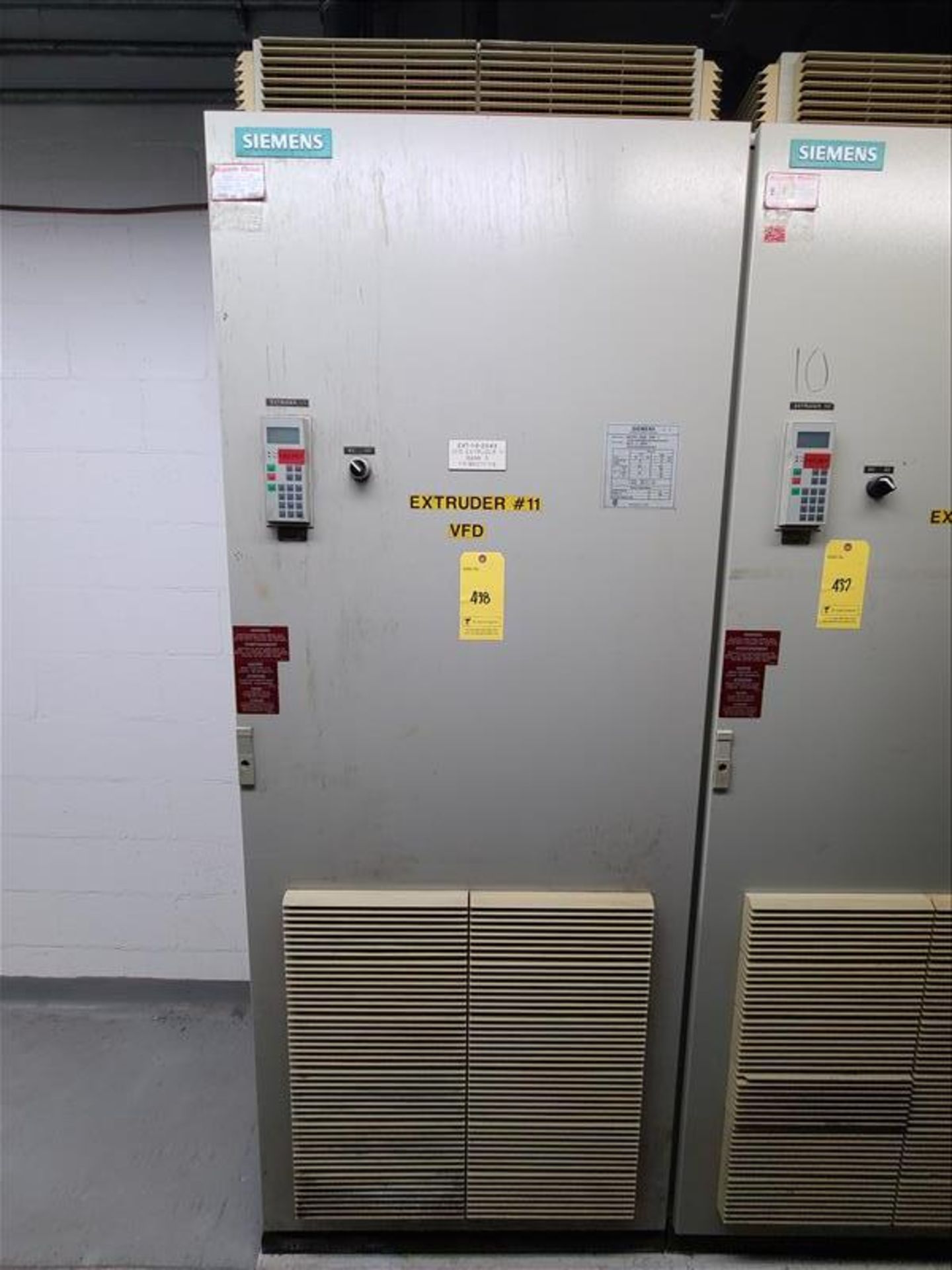 Siemens control cabinet, mod 6SE72323FG003ABB2, s/n 6SE728LBHM1, with variable frequency drive,