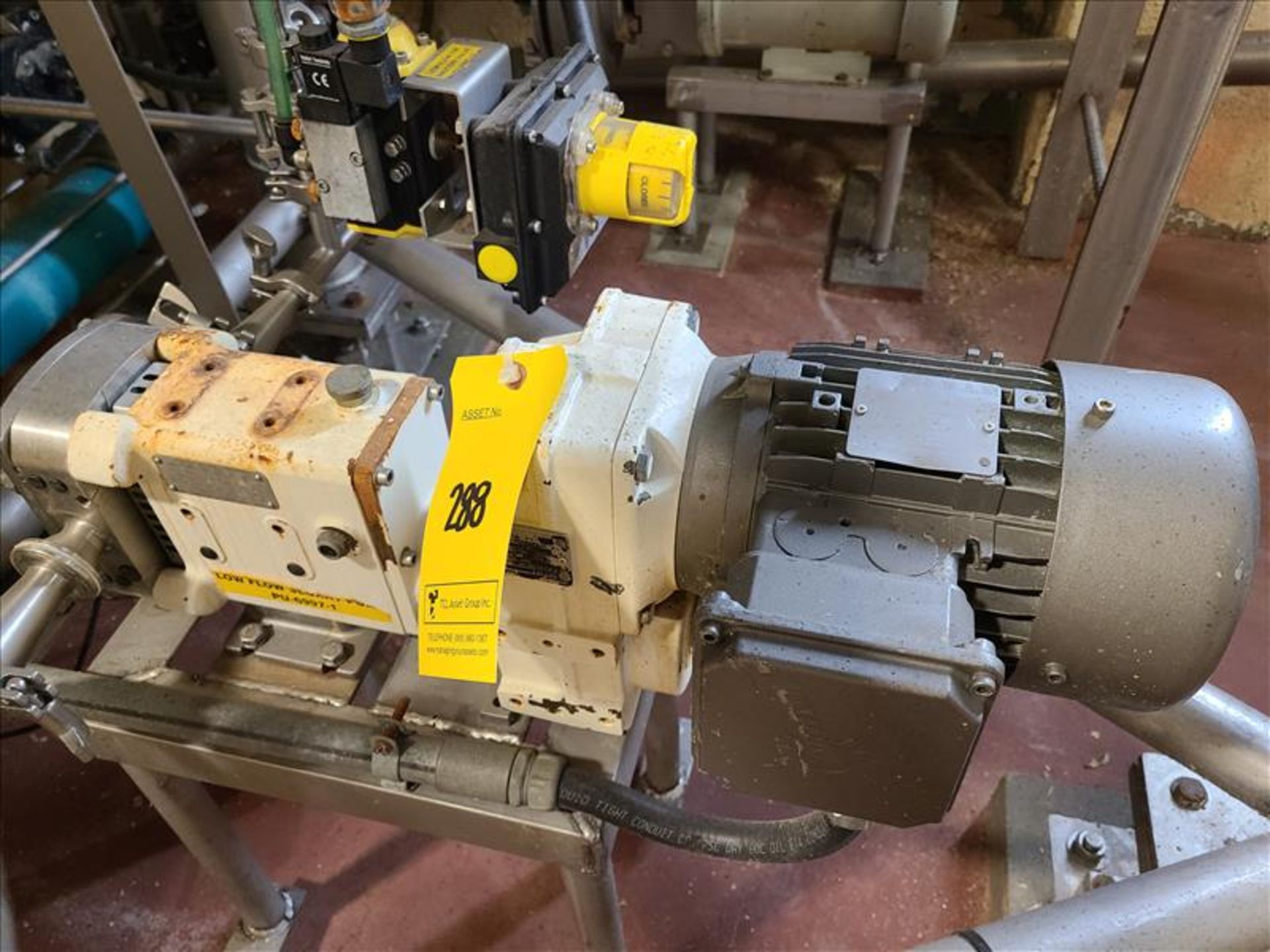 Waukesha stainless positive displacement pump, mod CPPRO130X, s/n 69256, with .75 kw motor, 1-1/2" x