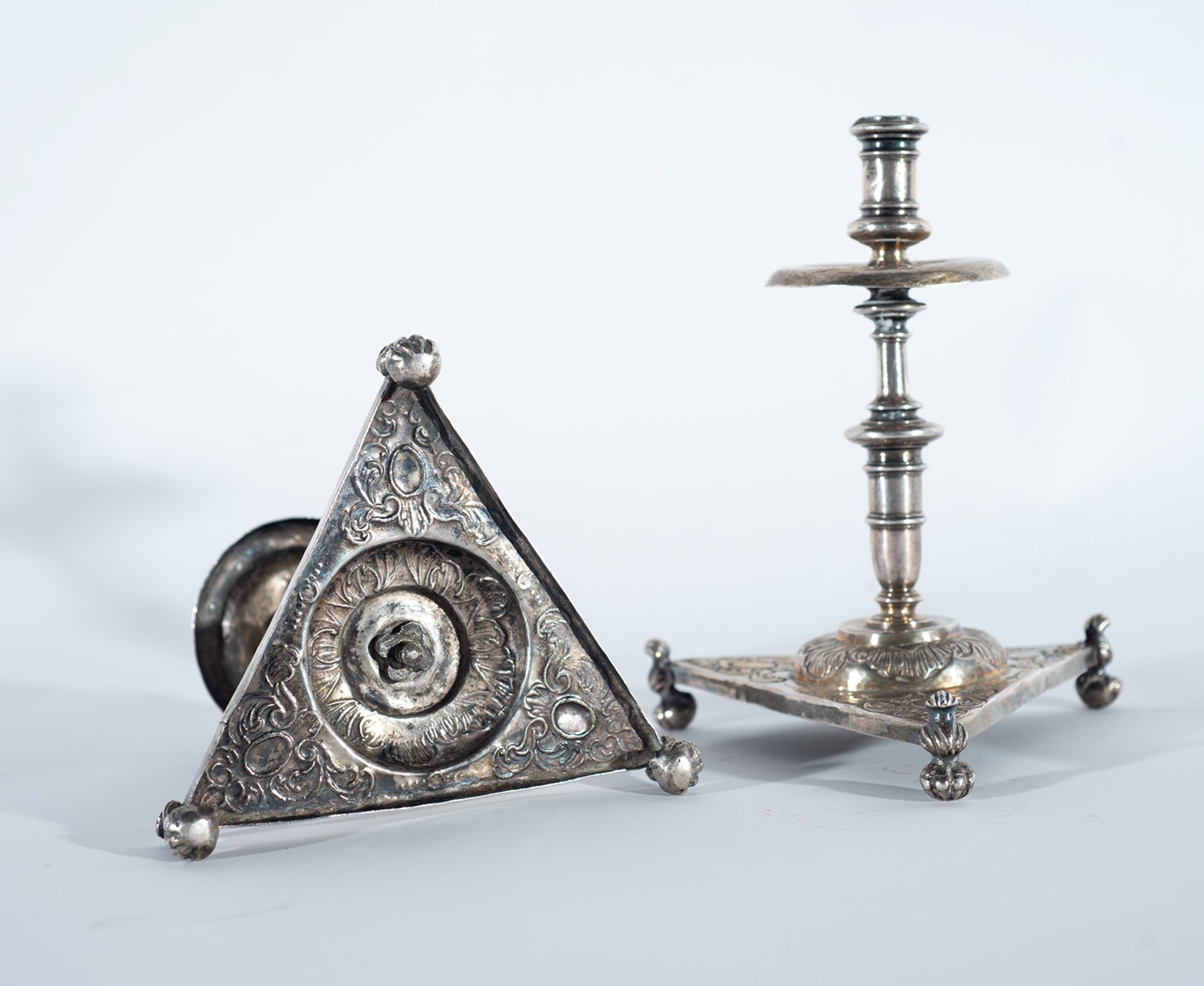 Exceptional pair of silver Plateresque candlesticks, Spain, 16th century - Bild 2 aus 3