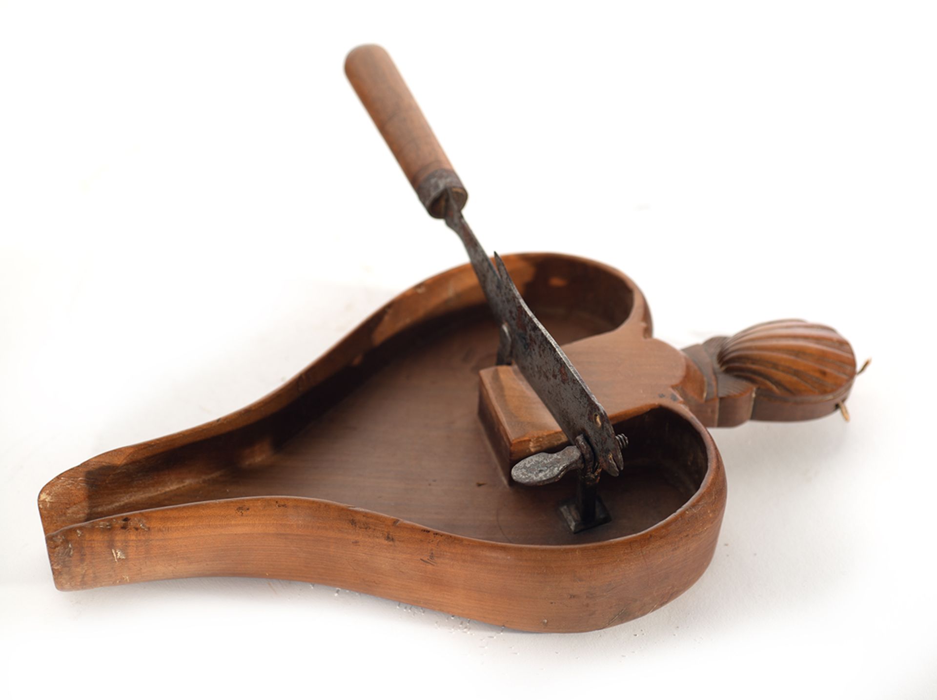 Rare olive wood chocolate slicer. Century XVIII - Image 2 of 4