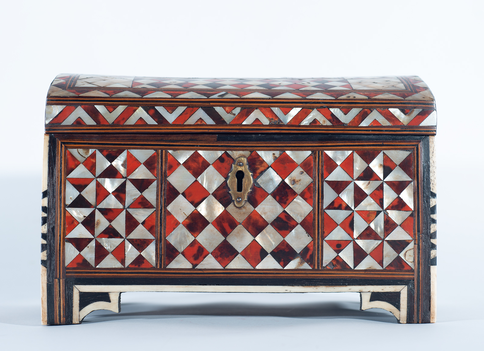 Important Ottoman chest in ebony, rosewood, mother-of-pearl and tortoiseshell, Turkey, 18th century