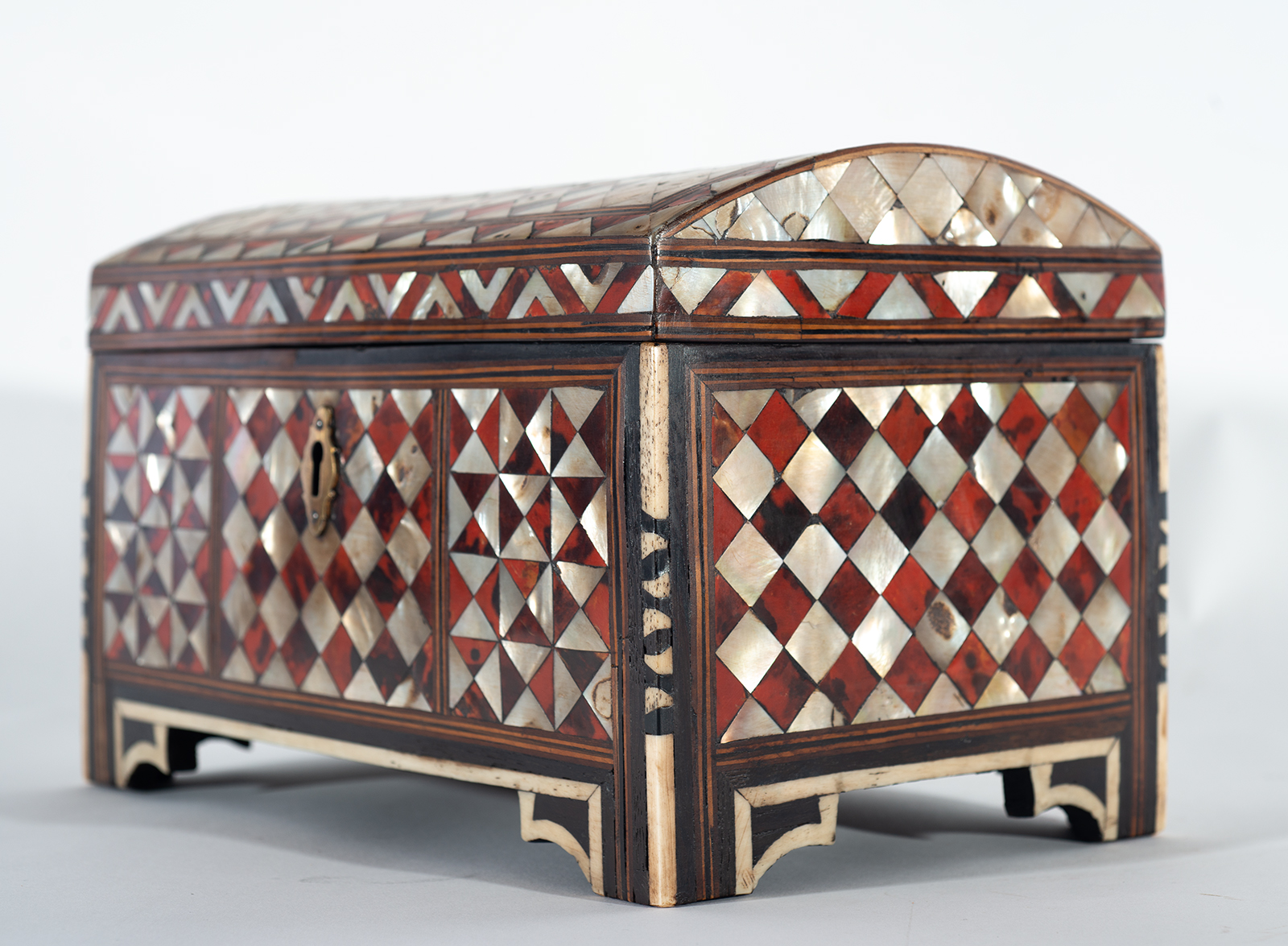 Important Ottoman chest in ebony, rosewood, mother-of-pearl and tortoiseshell, Turkey, 18th century - Image 3 of 5
