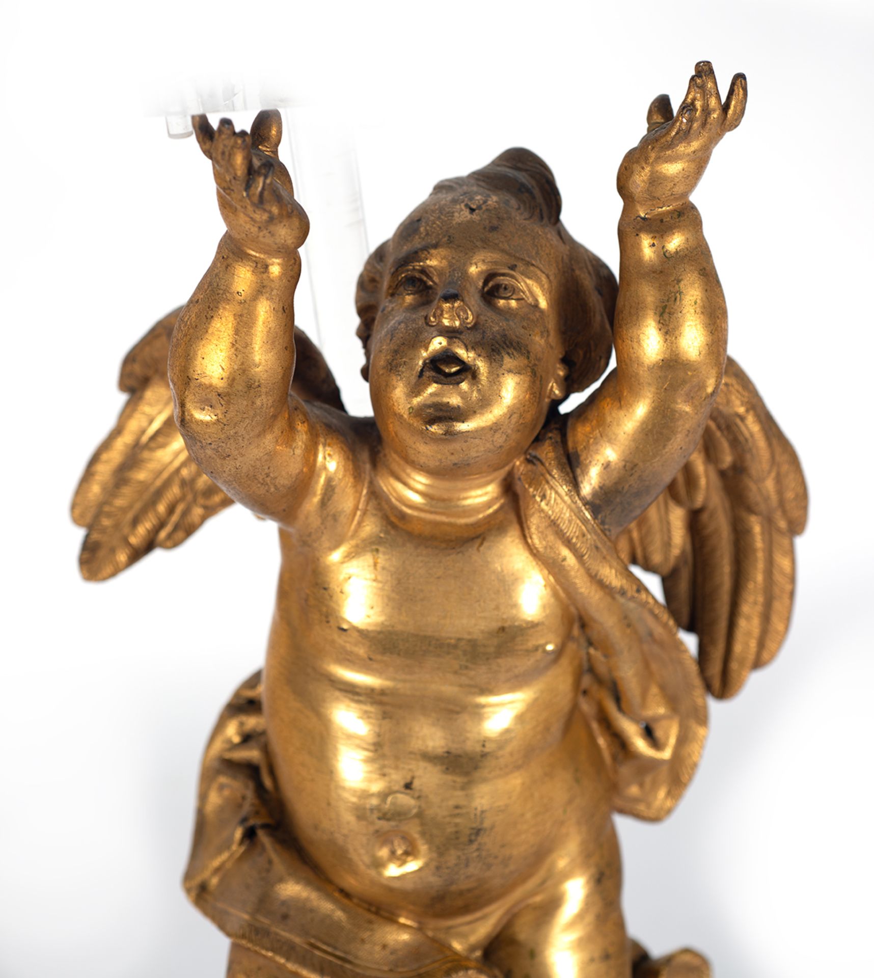 Exceptional pair of angels in gilded bronze, 16th-17th century - Image 6 of 11