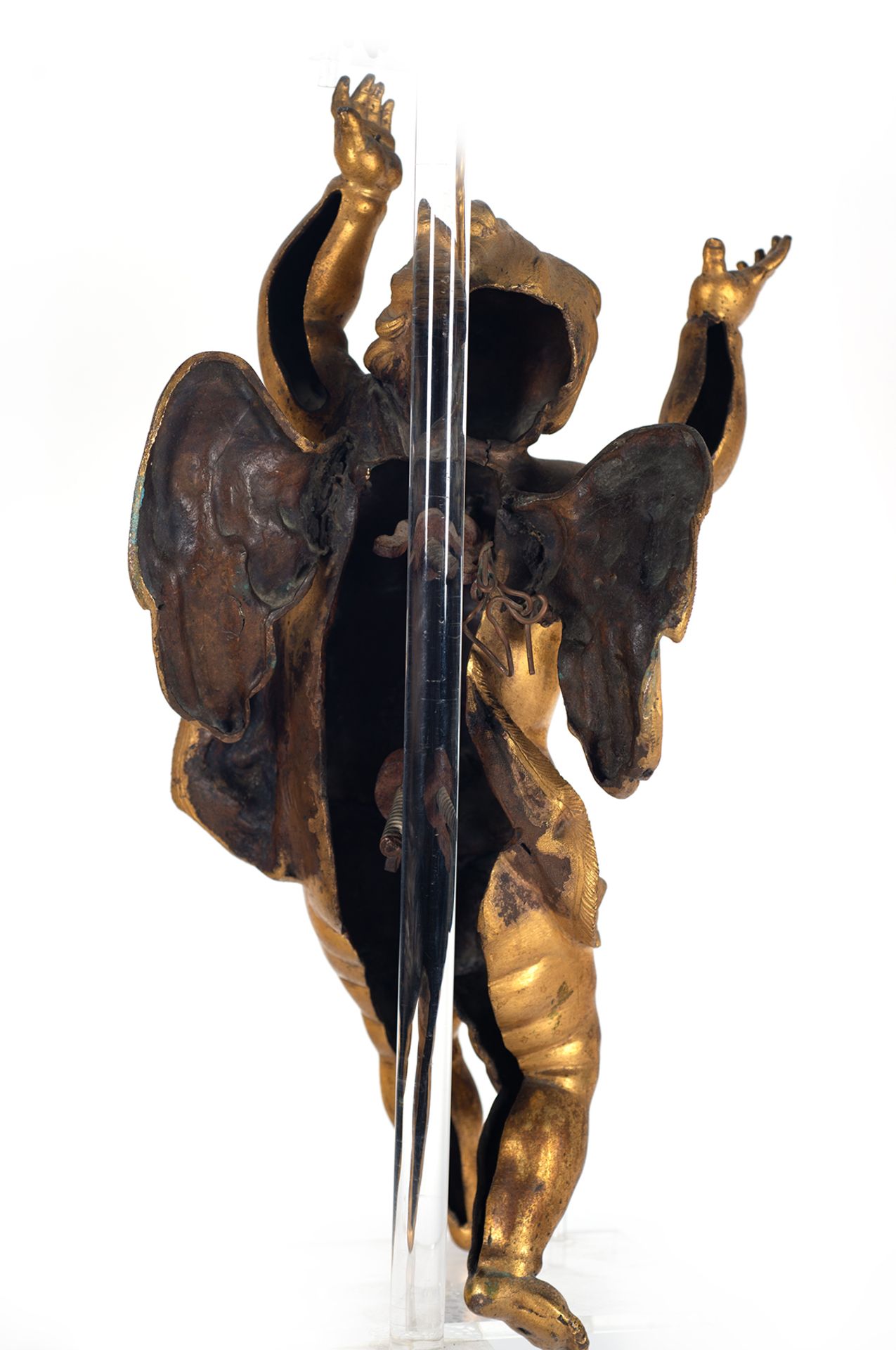 Exceptional pair of angels in gilded bronze, 16th-17th century - Image 4 of 11