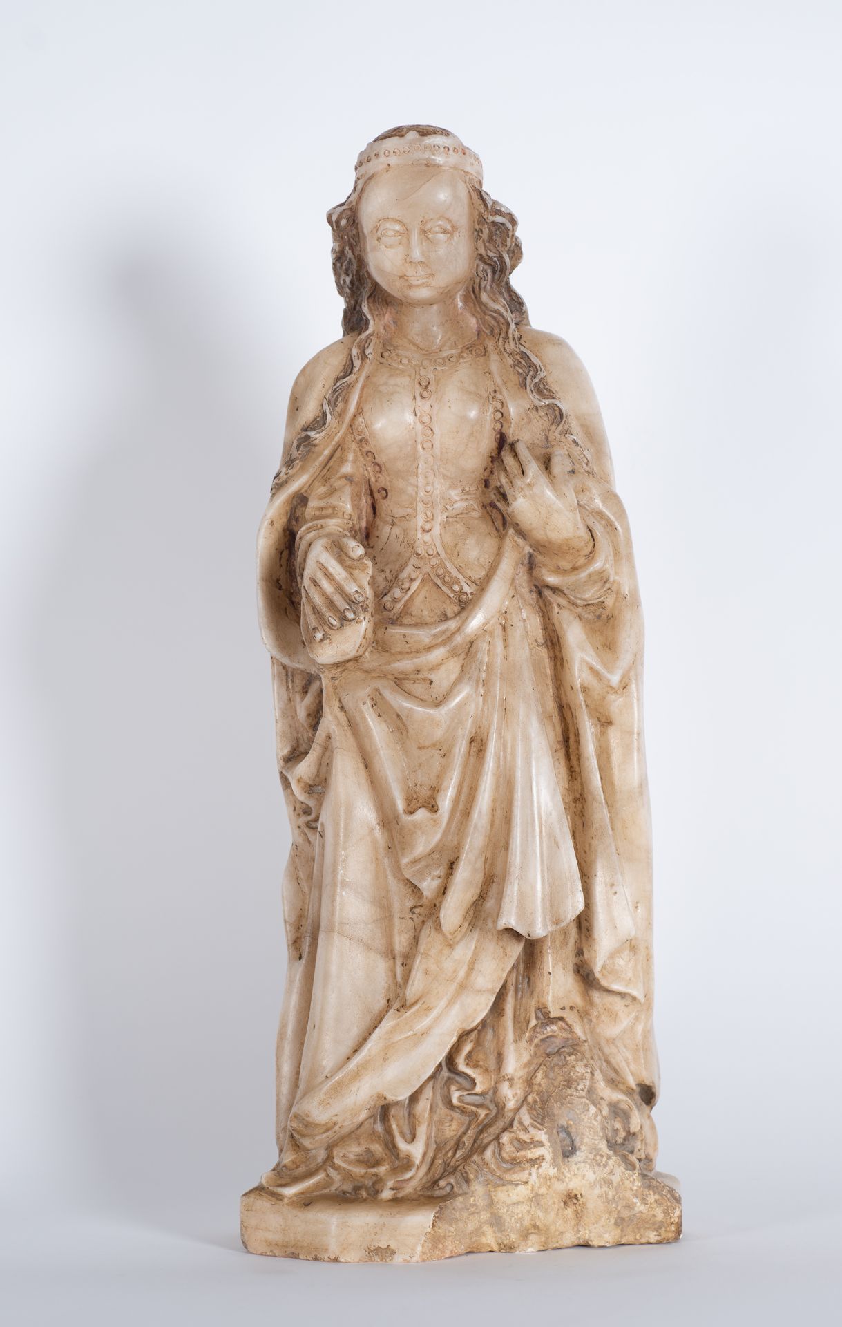 Large Sainte Catherine in alabaster, following Gothic models, in the Mechelen style