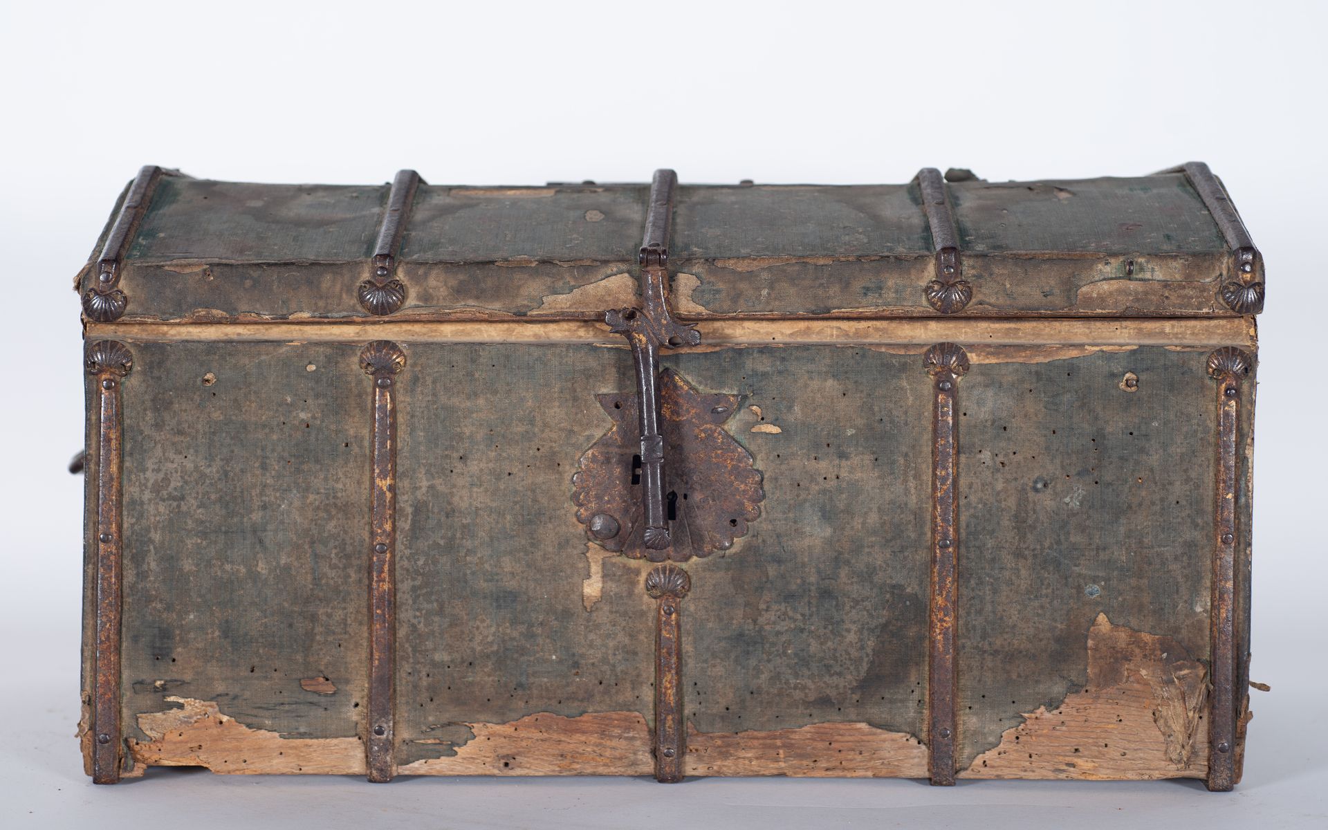 Important Gothic trunk, Spain, XV - XVI century