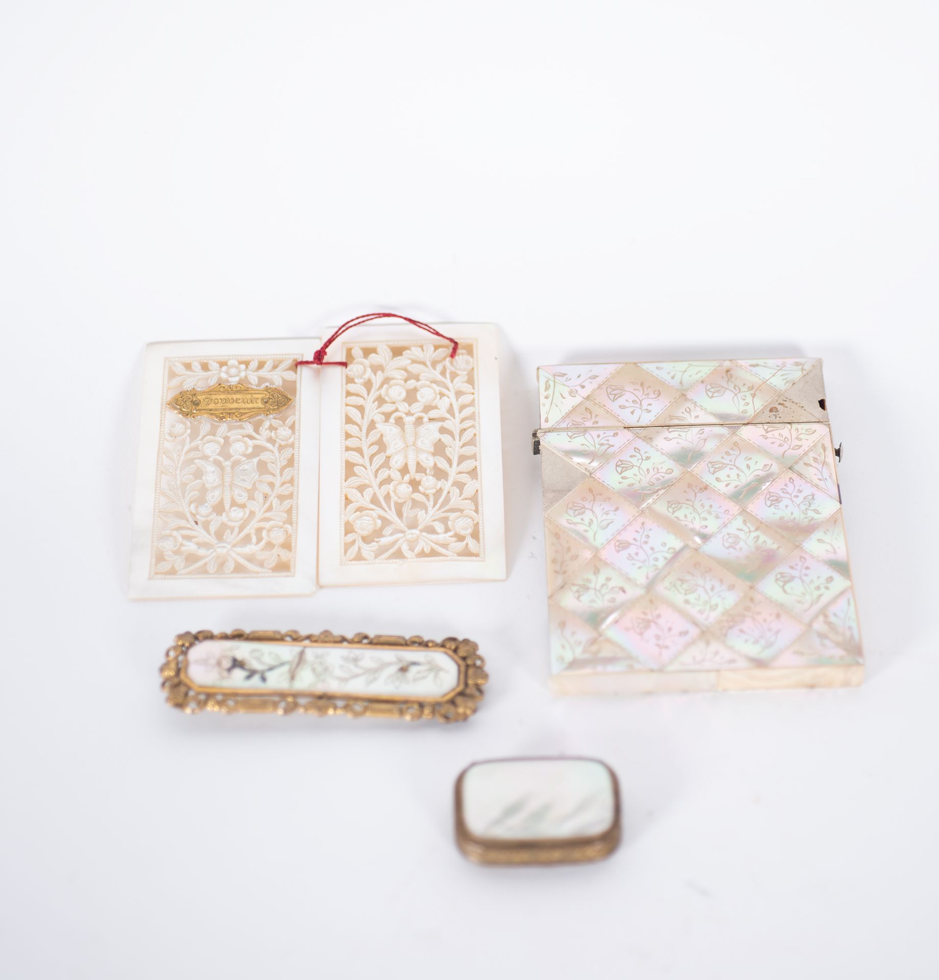 Set of card holder and other objects in mother-of-pearl 19th century
