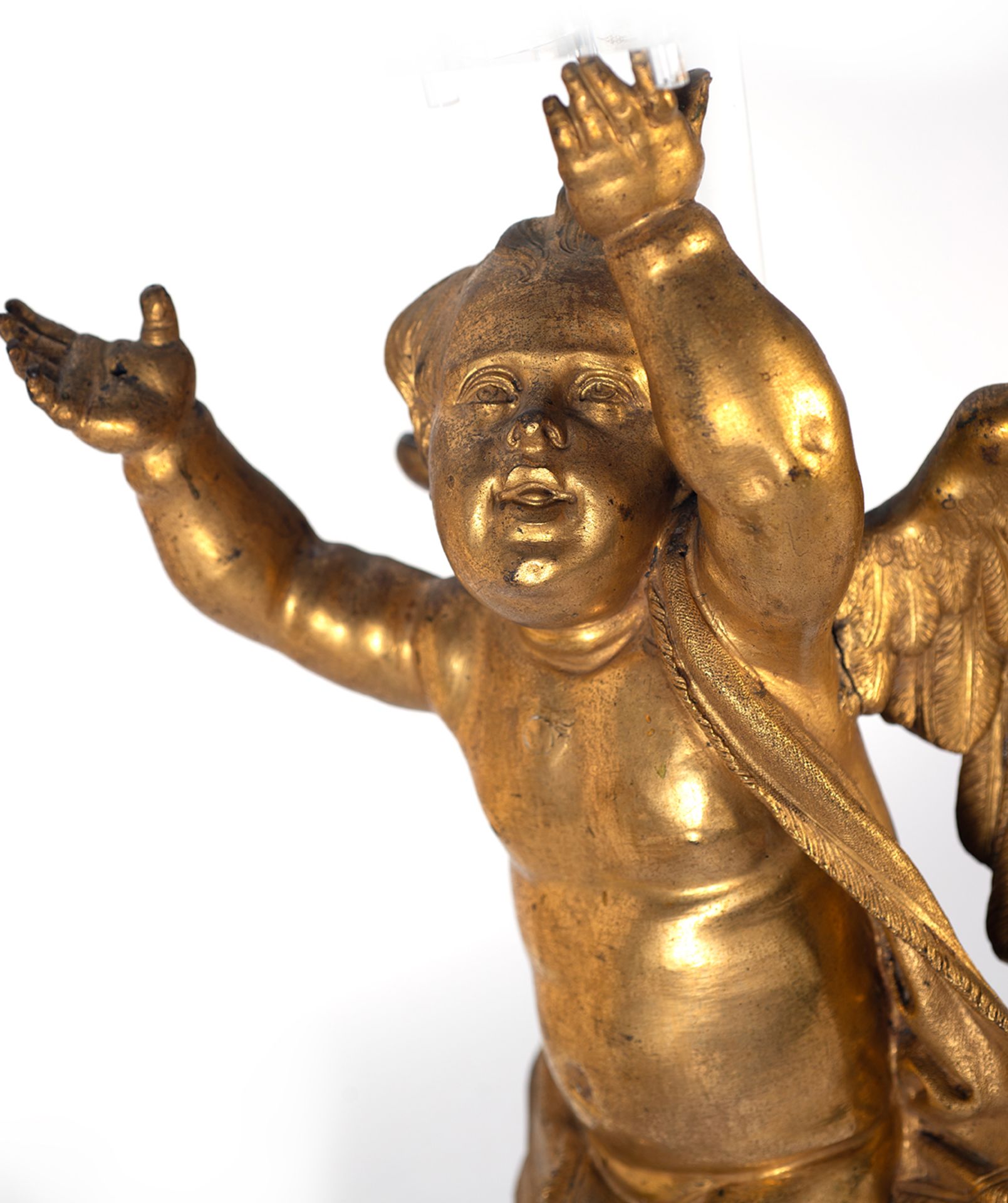 Exceptional pair of angels in gilded bronze, 16th-17th century - Image 2 of 11