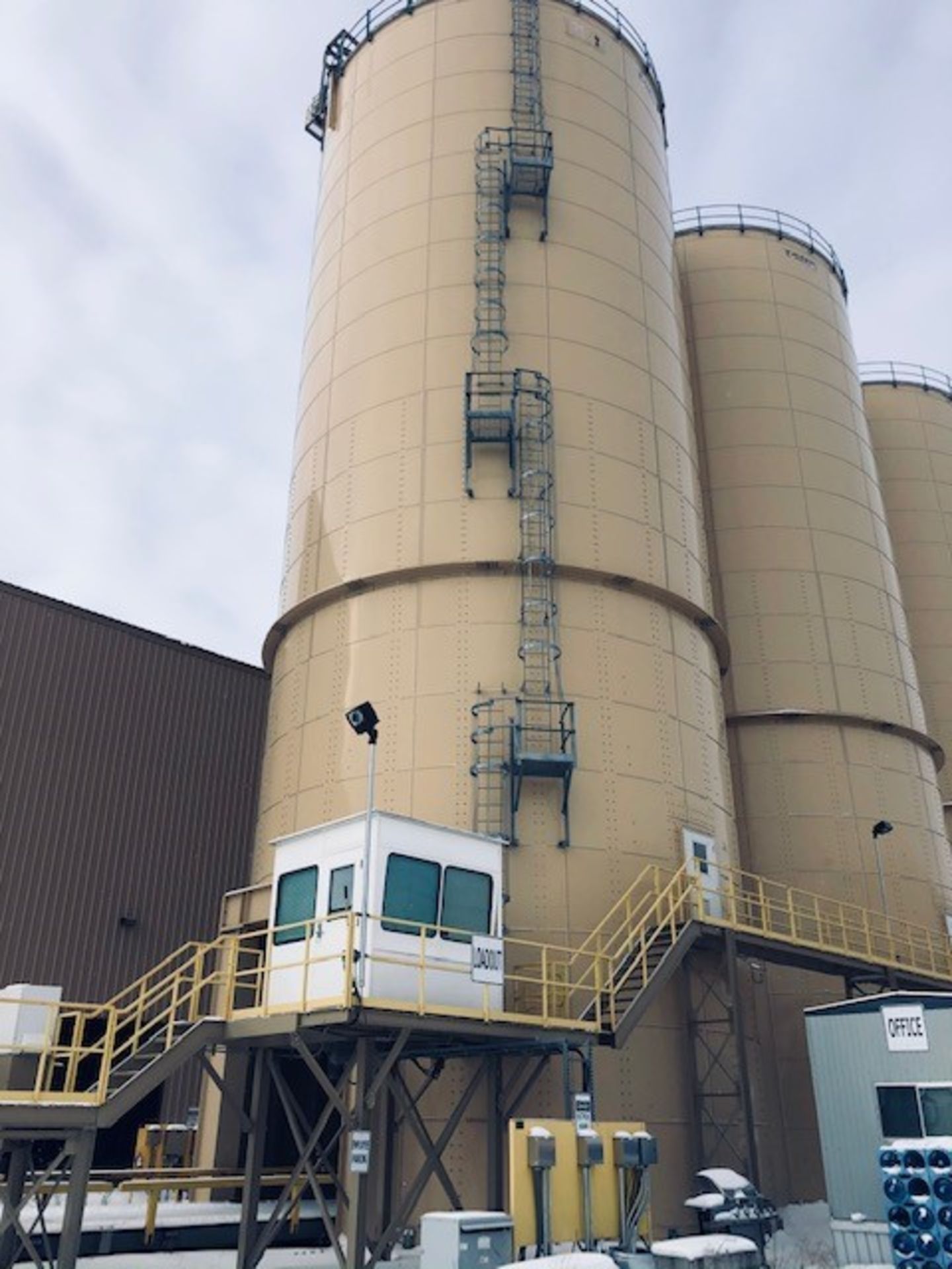 3,000-Ton Silo; Bolted Steel Construction, Cone Bottom, Bottom Drive Through Loading - Subj to Bulk - Image 3 of 4