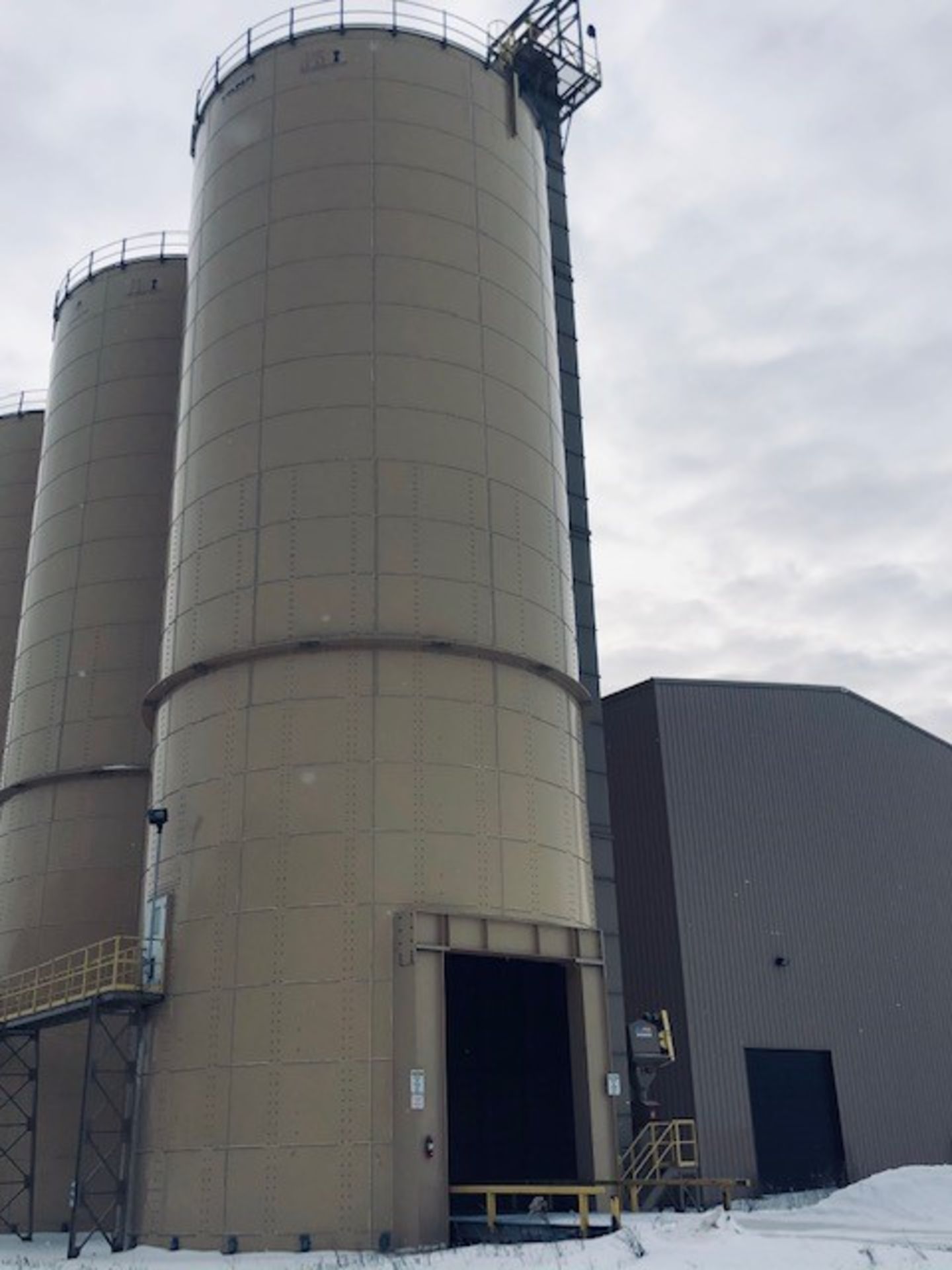 3,000-Ton Silo; Bolted Steel Construction, Cone Bottom, Bottom Drive Through Loading - Subj to Bulk - Image 4 of 5