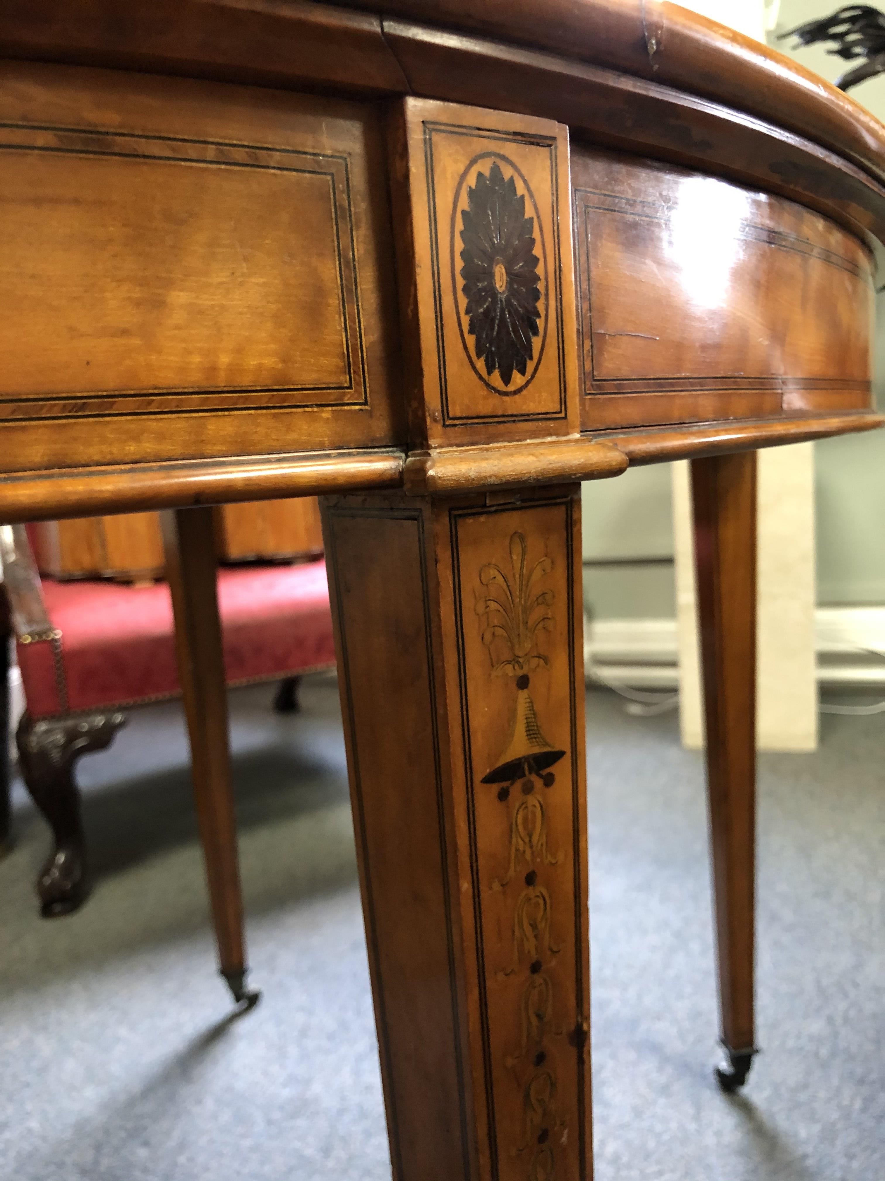 Painted and inlaid satinwood table. Circa 1890/1900 - Image 2 of 5