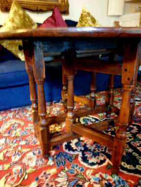 A Stunning round yew wood gate leg table circa 1670-1710. ?Height 71.5cm width 62cm depth 48cm A - Image 5 of 7