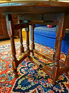 A Stunning round yew wood gate leg table circa 1670-1710. ?Height 71.5cm width 62cm depth 48cm A - Image 6 of 7
