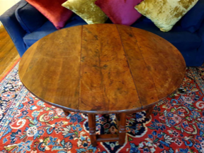 A Stunning round yew wood gate leg table circa 1670-1710. ?Height 71.5cm width 62cm depth 48cm A - Image 3 of 7