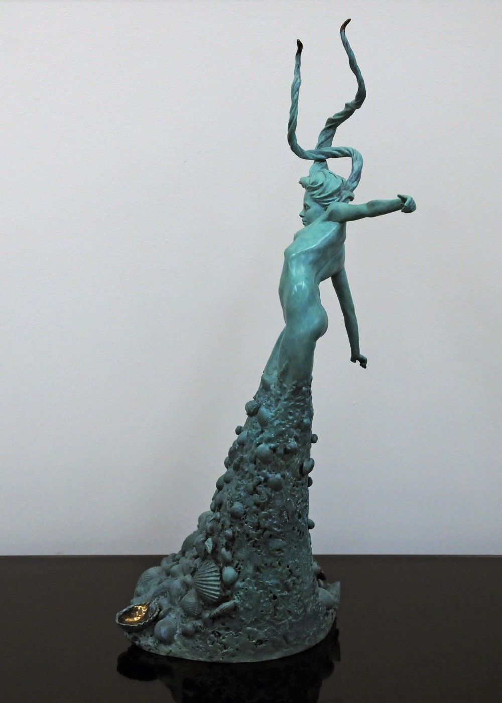 Carl Payne (born 1969) 'Venus' 6/9 bronze sculpture . - Image 2 of 4