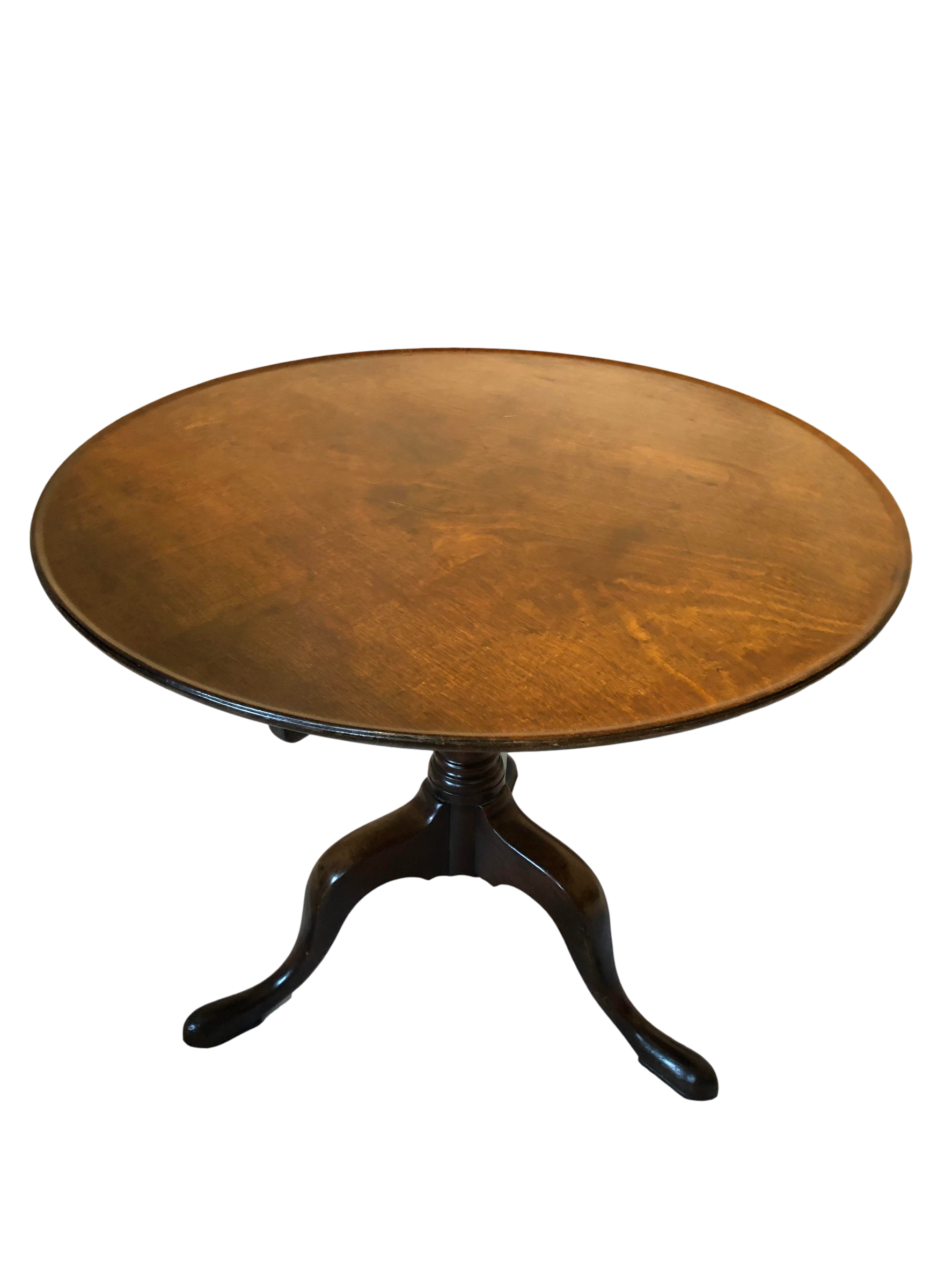 A fine Mahogany tilt top table George II. A wonderful colour and untouched Height: 70cm Diameter: