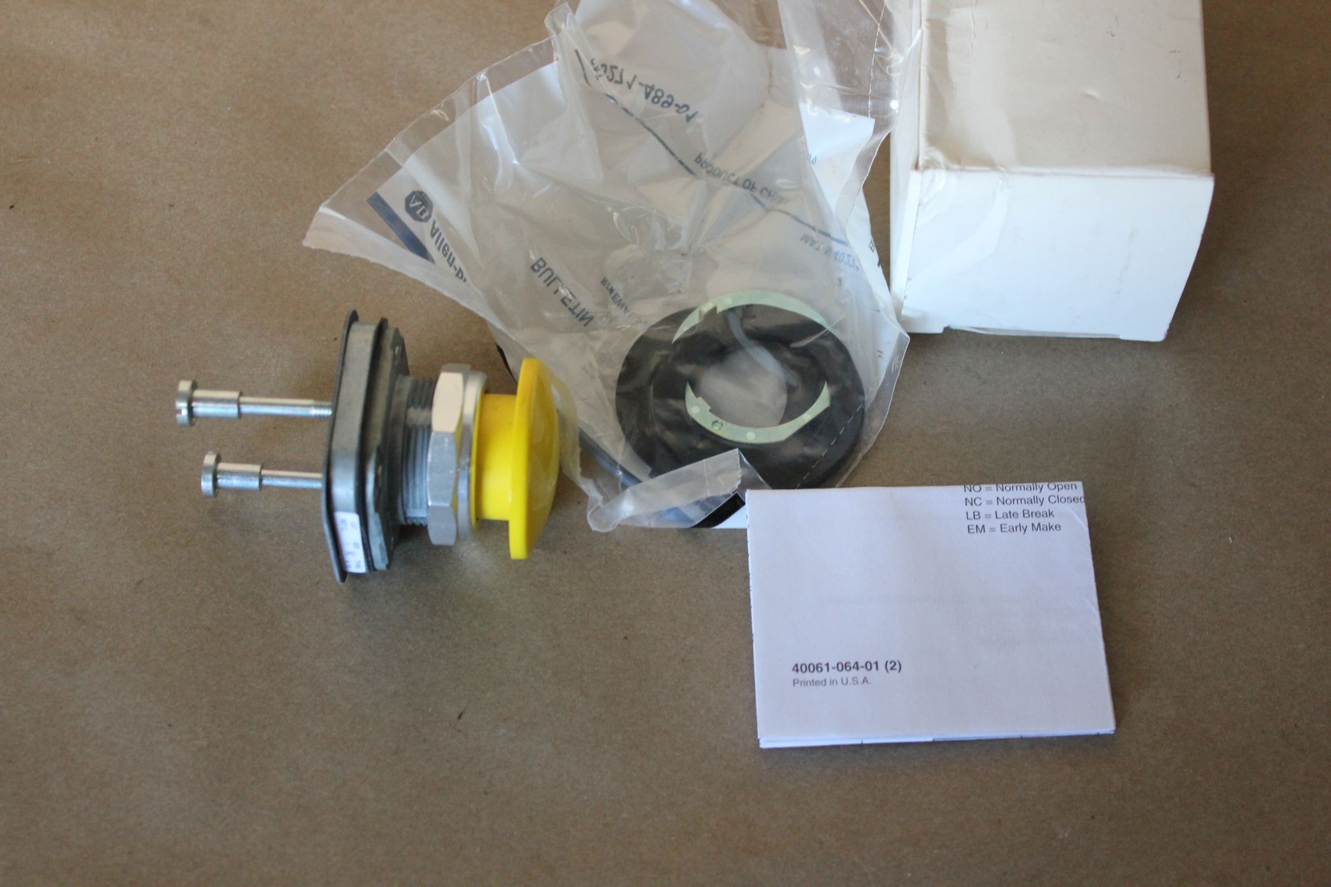 NEW ALLEN BRADLEY YELLOW PUSHBUTTON - Image 3 of 3