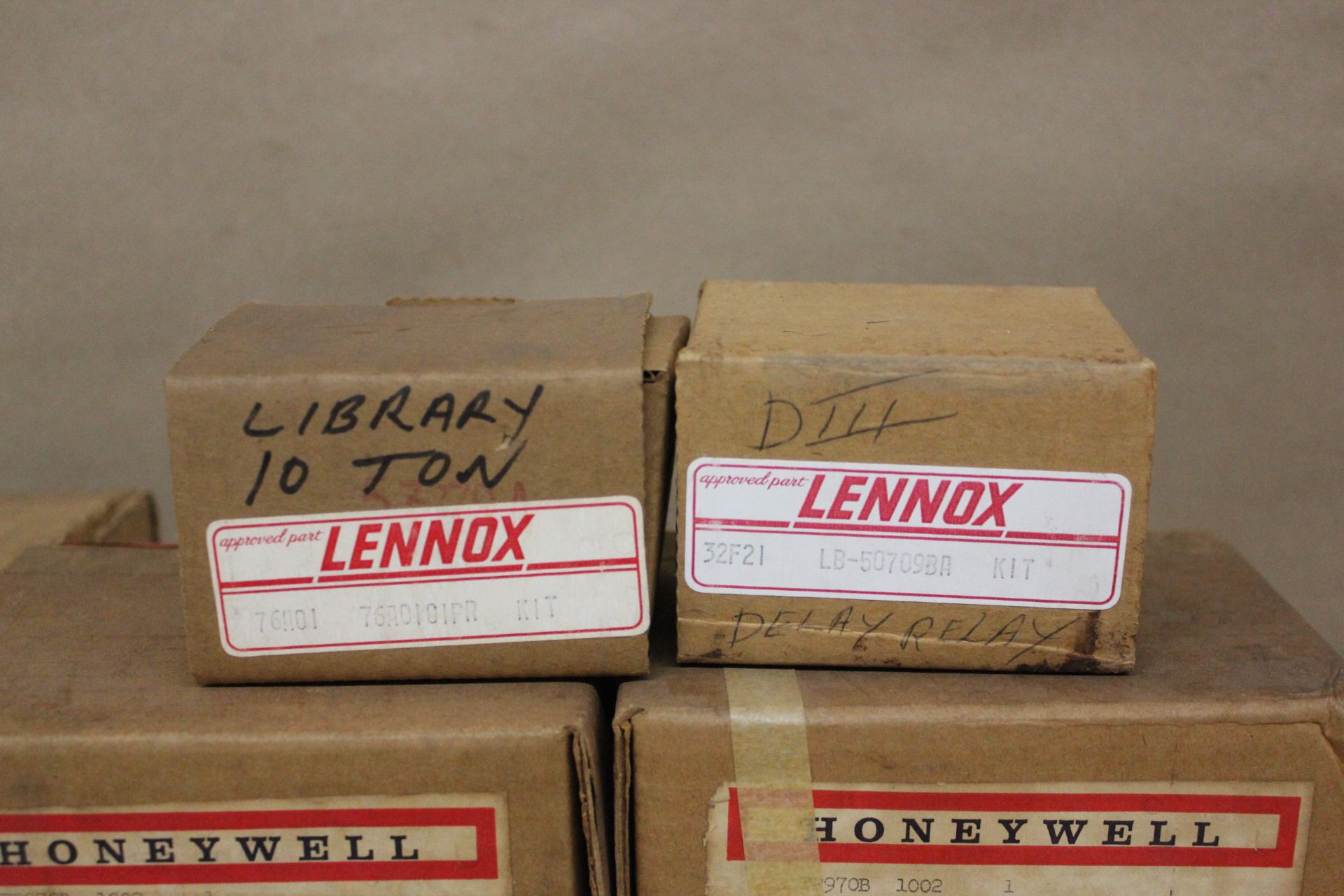 LOT OF NEW LENNOX & HONEYWELL PARTS - Image 2 of 6