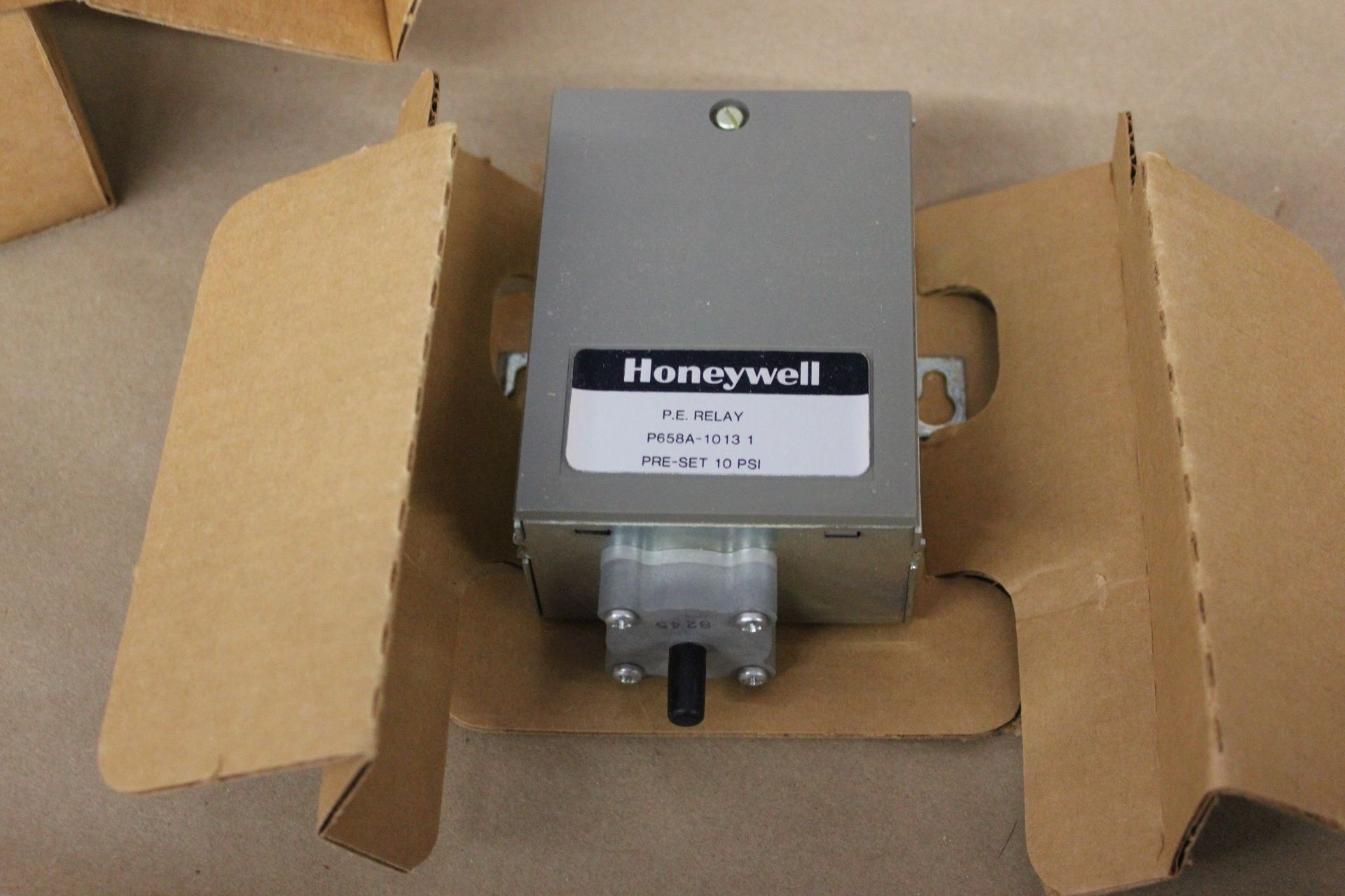 LOT OF NEW HONEYWELL P.E RELAYS - Image 4 of 4