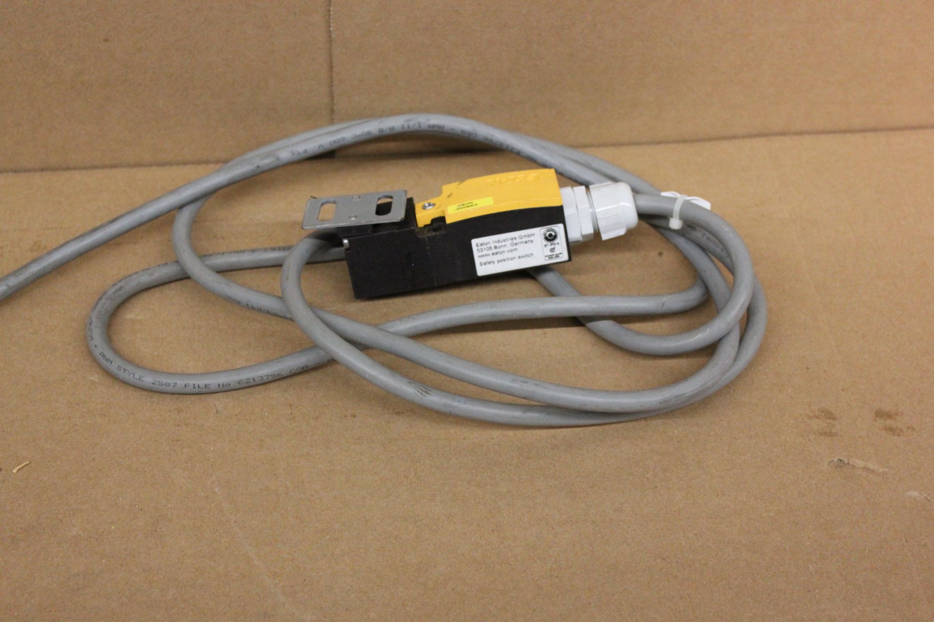 EATON SAFETY POSITION LIMIT SWITCH WITH ACTUATOR