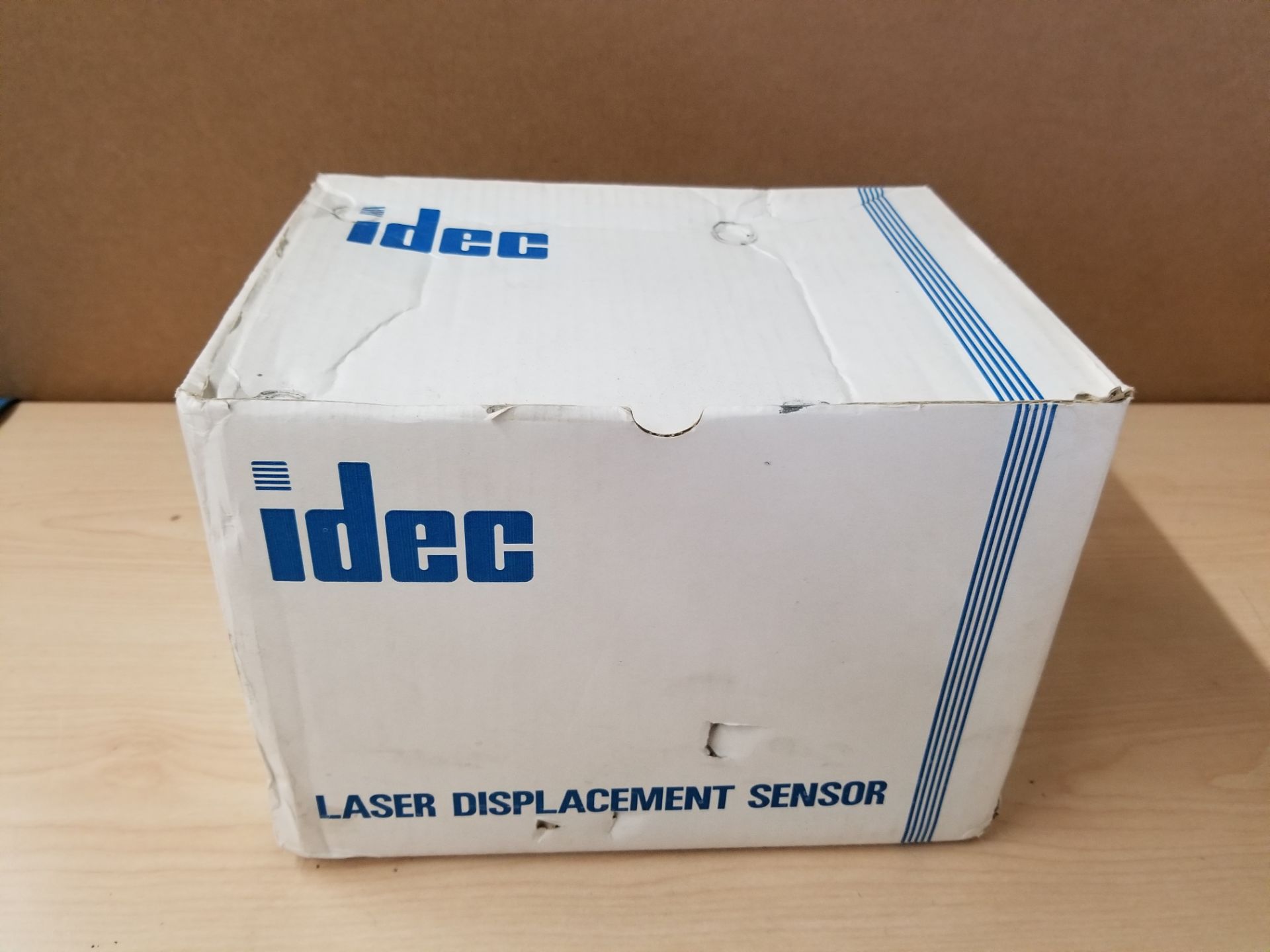 NEW IDEC LASER DISPLACMENT SENSOR CONTROLLER